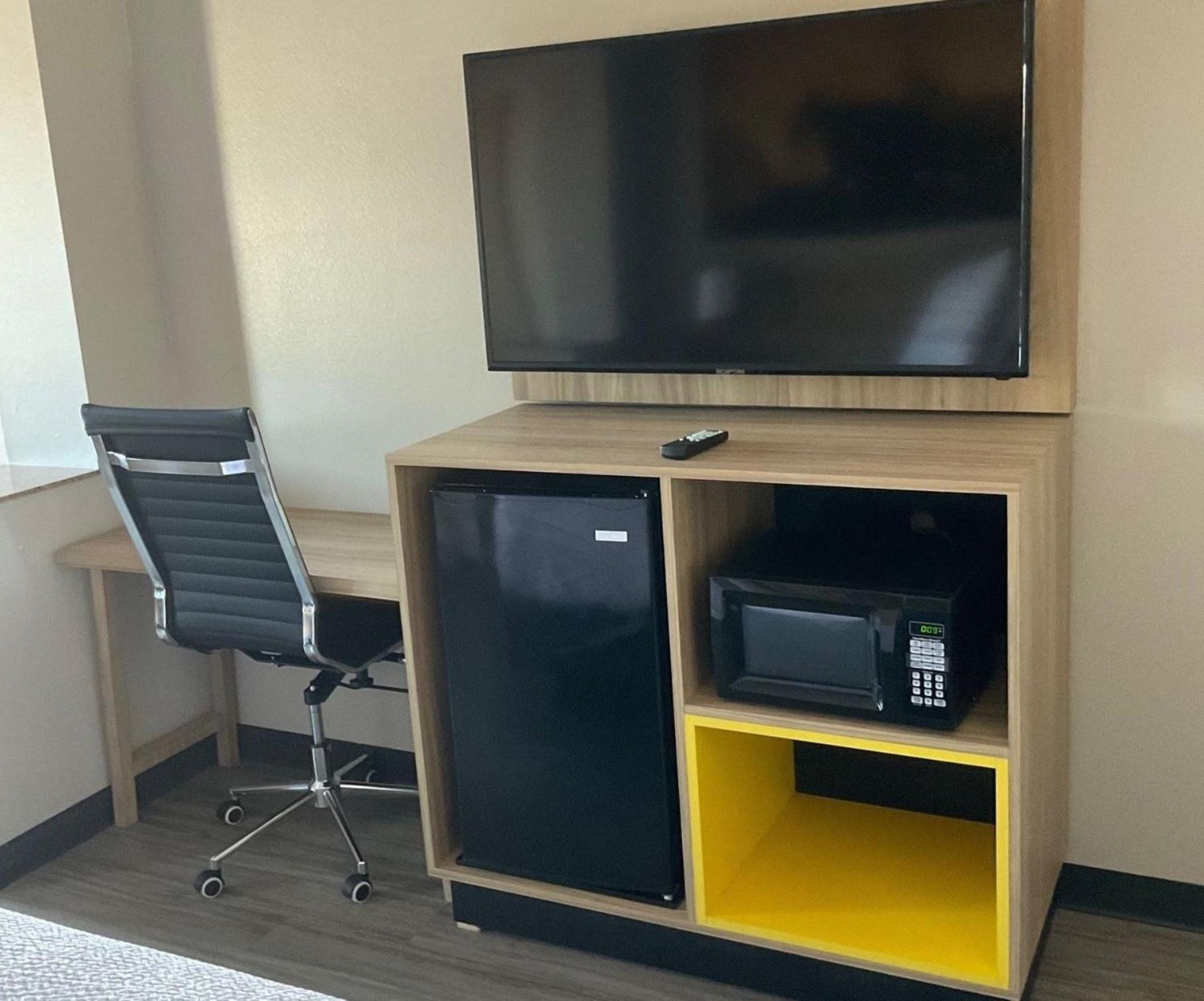 Days Inn by Wyndham Humble/Houston Intercontinental Airport - Property Image 24