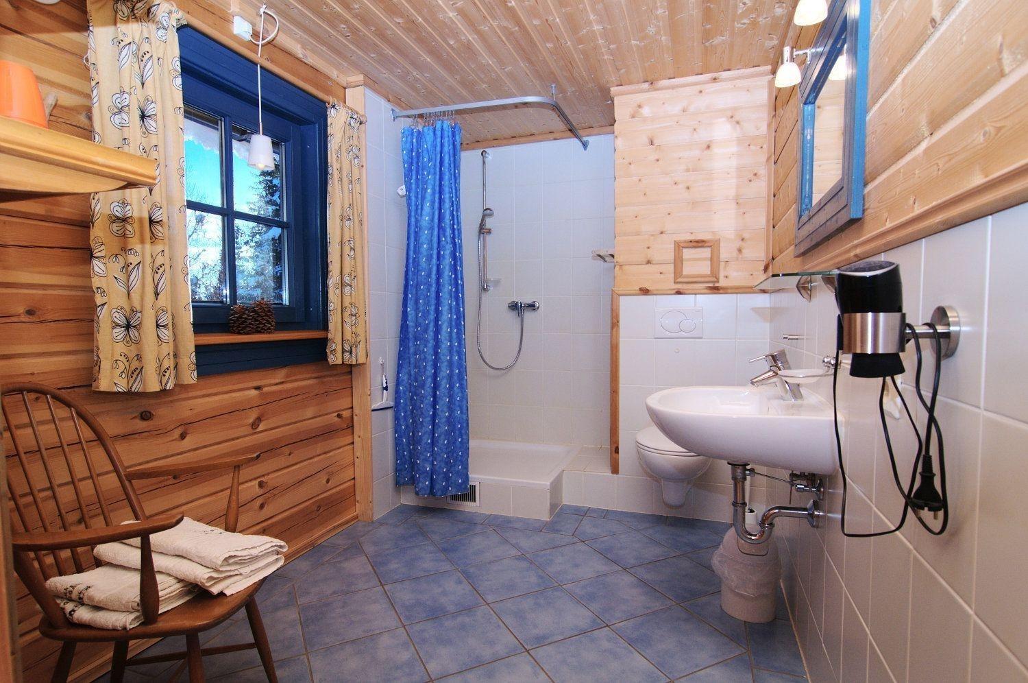Charmantes modernes Blockhaus mit Kamin