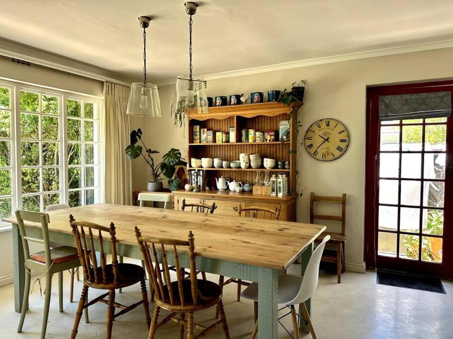 Cape Town family home with lovely garden. view 2