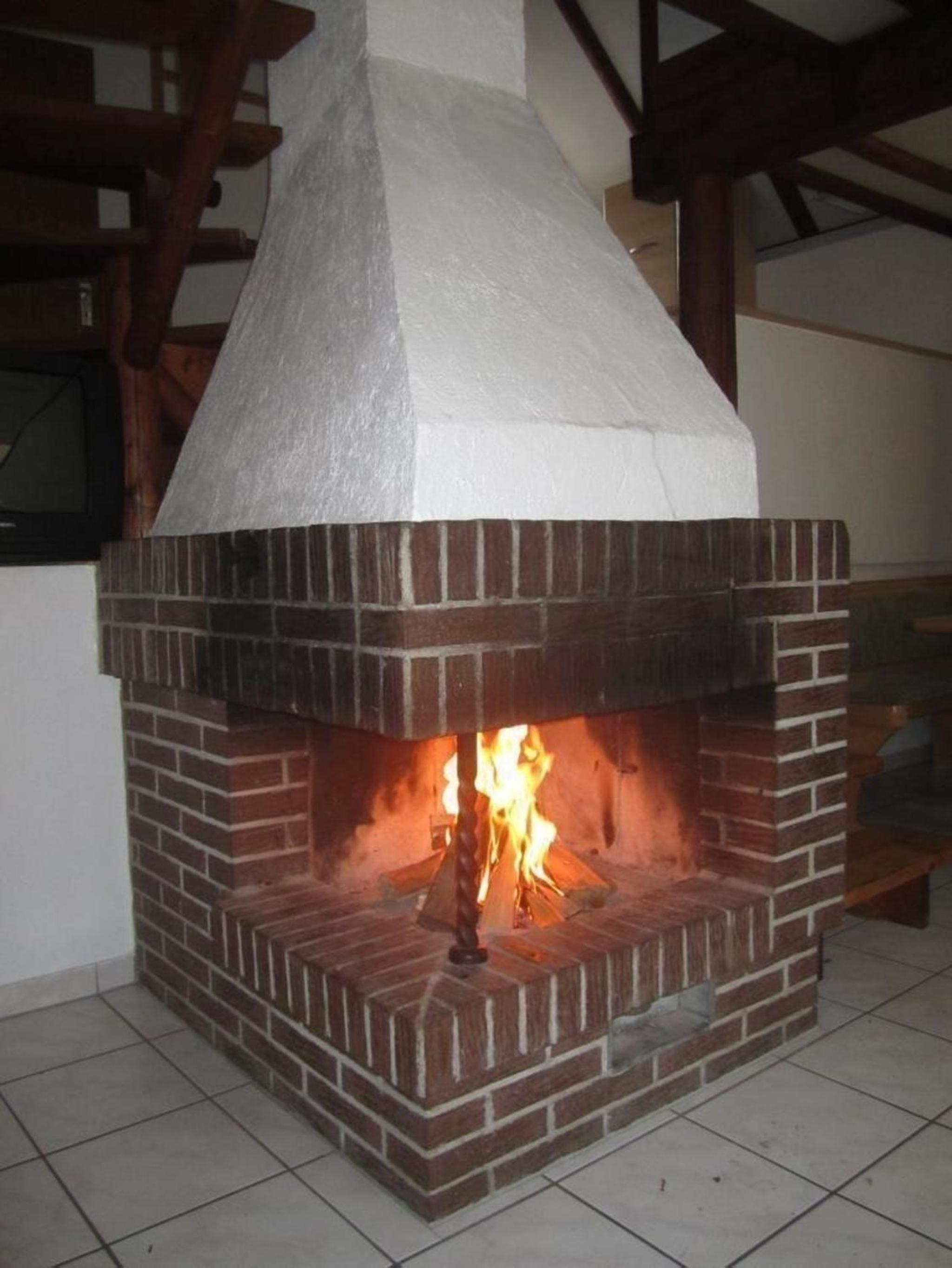Familienfreundliches Ruhiges Ferienhaus in Feriendorf Silbersee mit Offenem Kamin