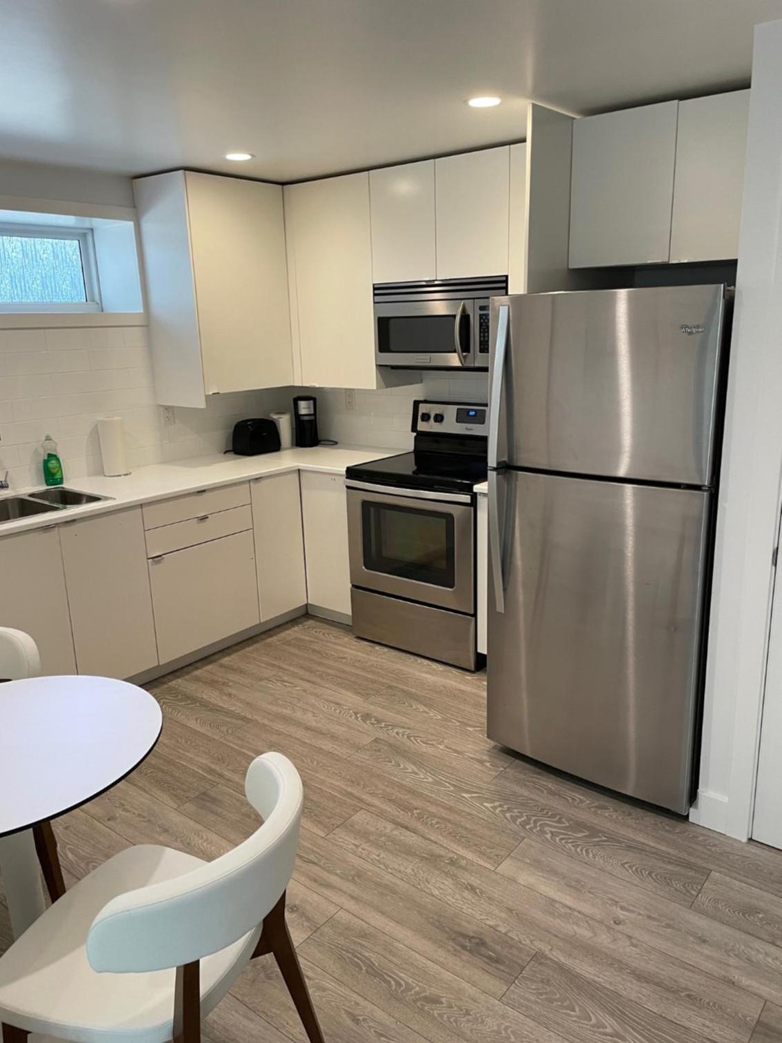 Large 2 bedroom private suite !