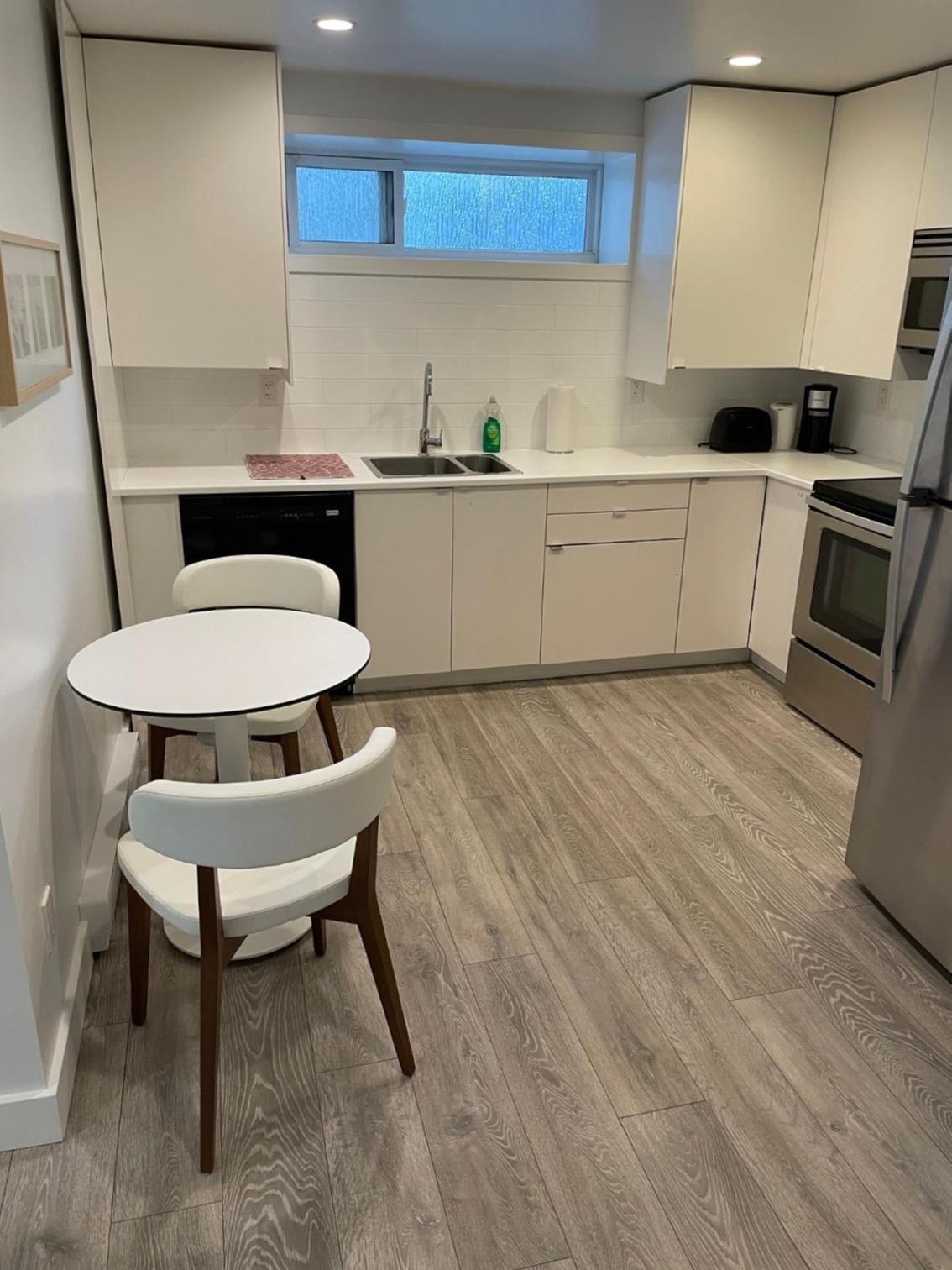 Large 2 bedroom private suite !