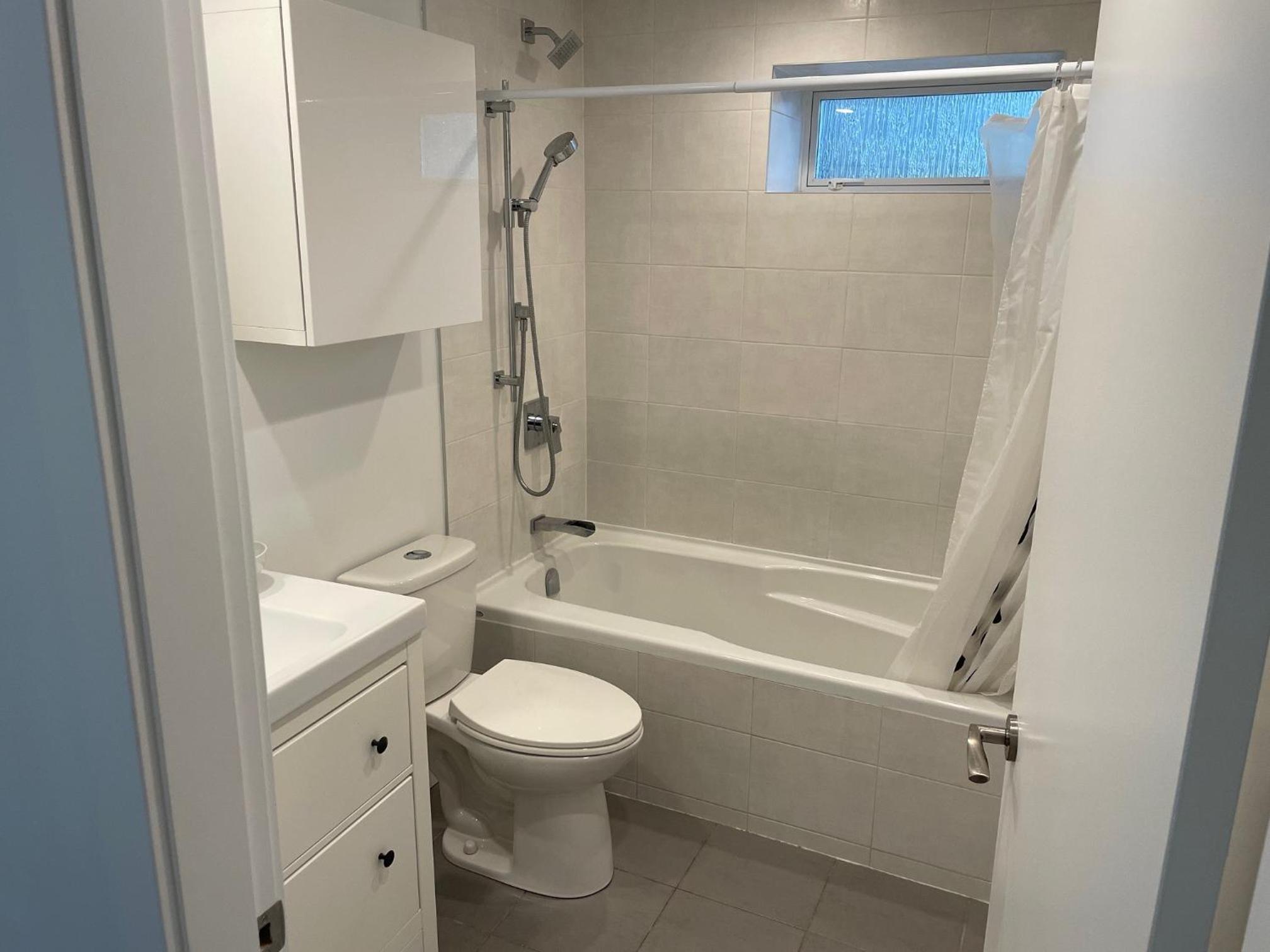 Large 2 bedroom private suite !