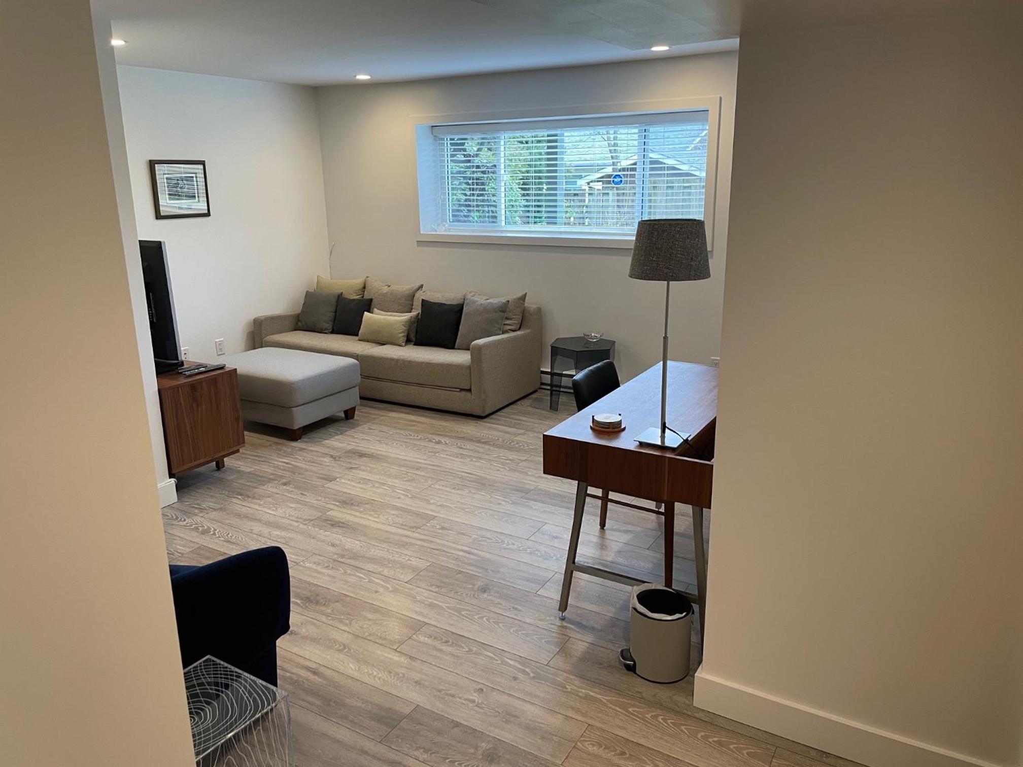 Large 2 bedroom private suite !