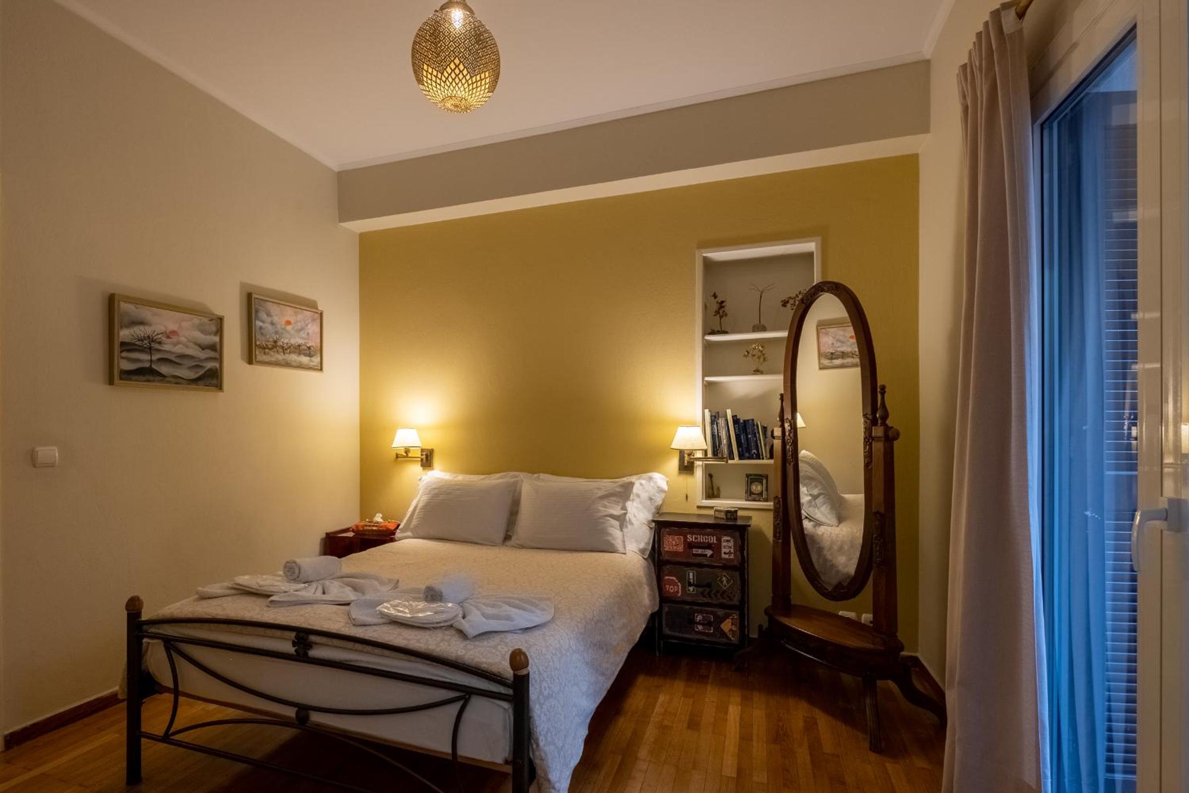 Oro's Stylish Kolonaki Flats Next to Metro & Museums