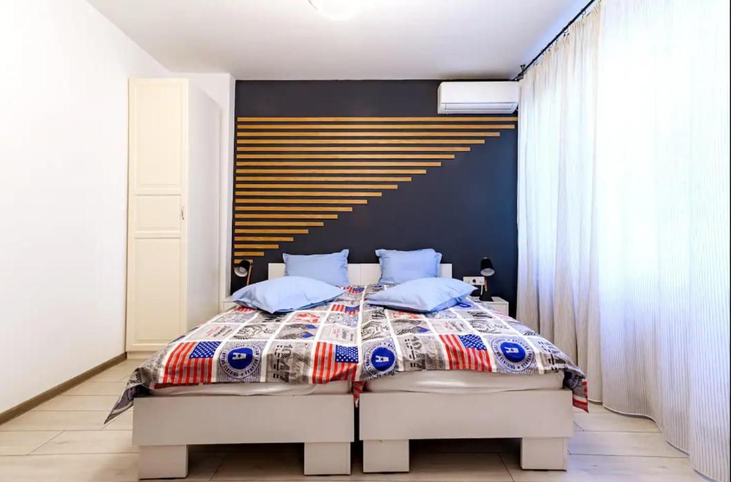 2 Designer Apartments Seconds Away From Тhe Main Street, FREE Parking
