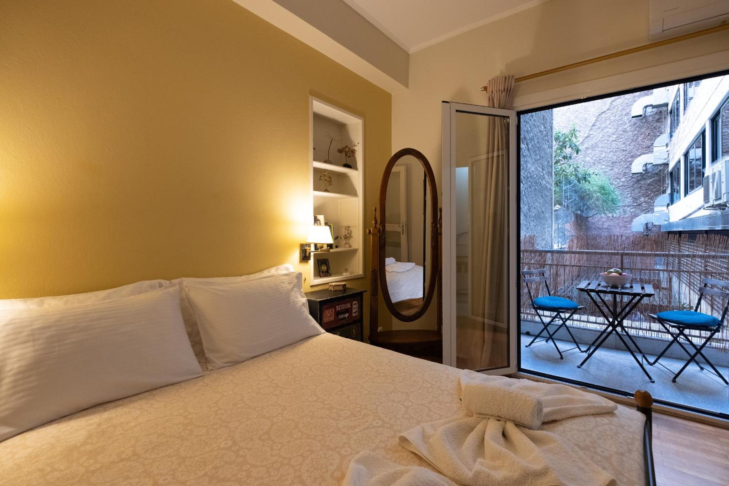 Oro's Stylish Kolonaki Flats Next to Metro & Museums