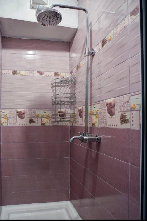 2 Designer Apartments Seconds Away From Тhe Main Street, FREE Parking