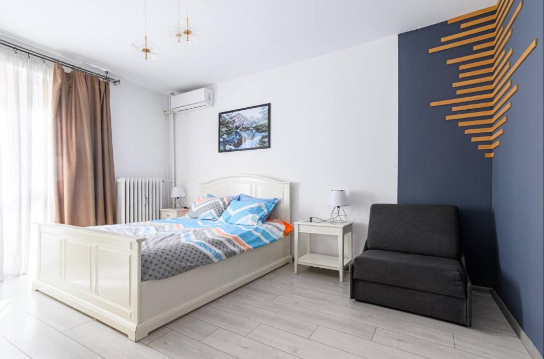 2 Designer Apartments Seconds Away From Тhe Main Street, FREE Parking