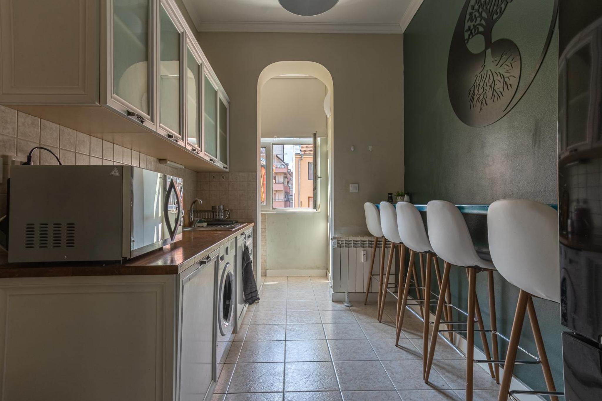 2 Designer Apartments Seconds Away From Тhe Main Street, FREE Parking