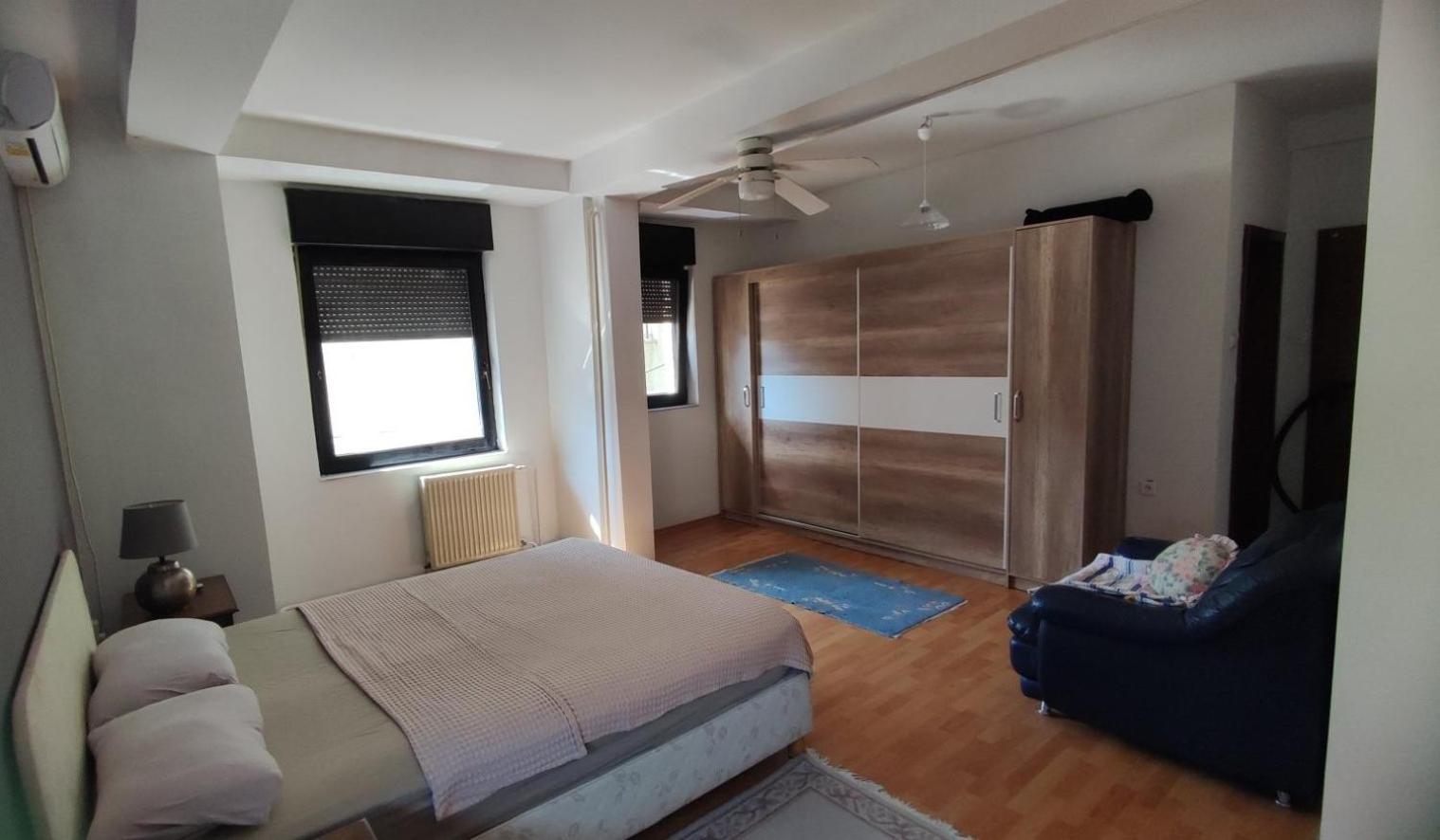 Cozy City Apartment view 5