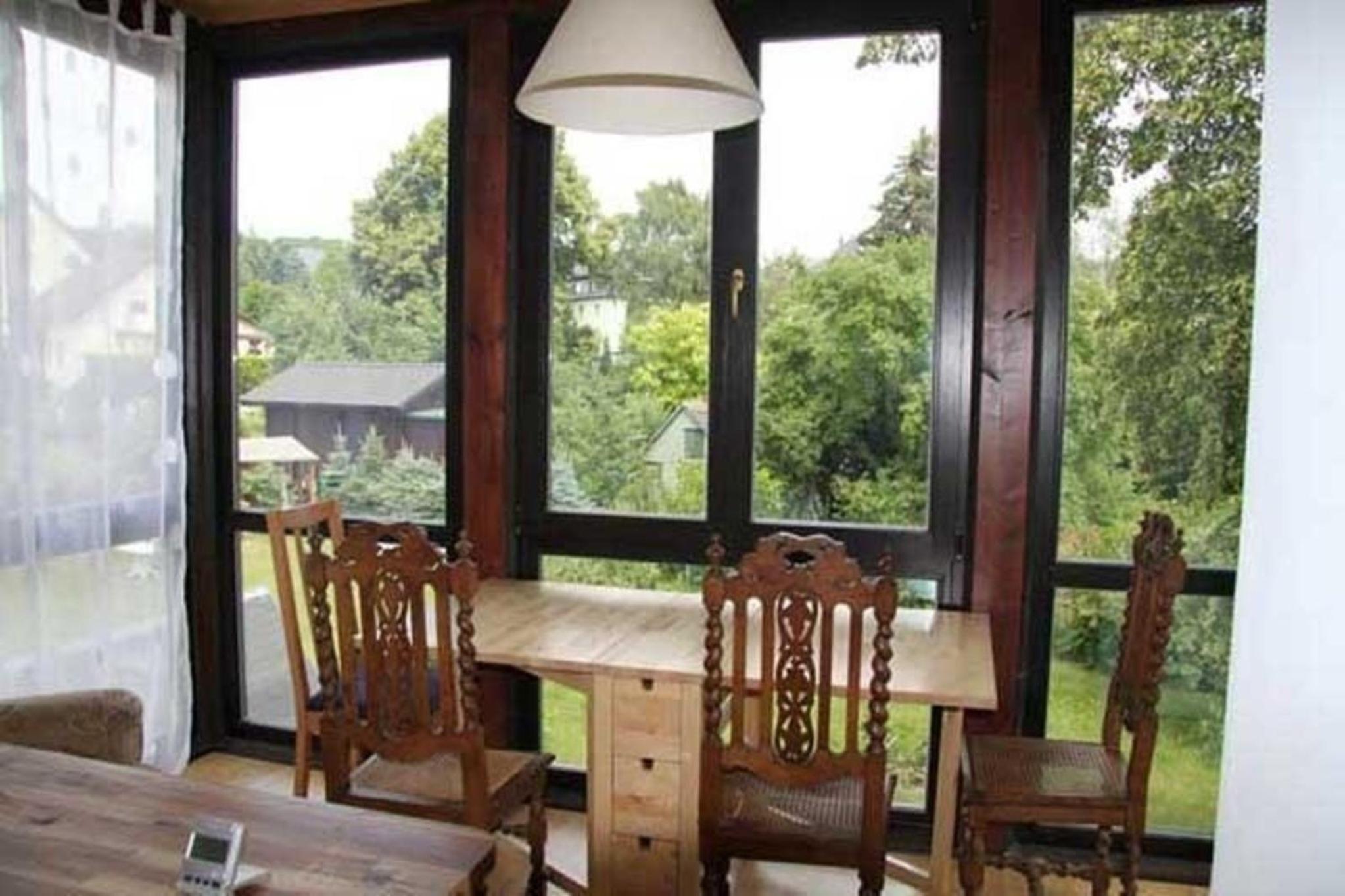 Schöne Ferienwohnung in Ebersdorf mit Grill und Garten
