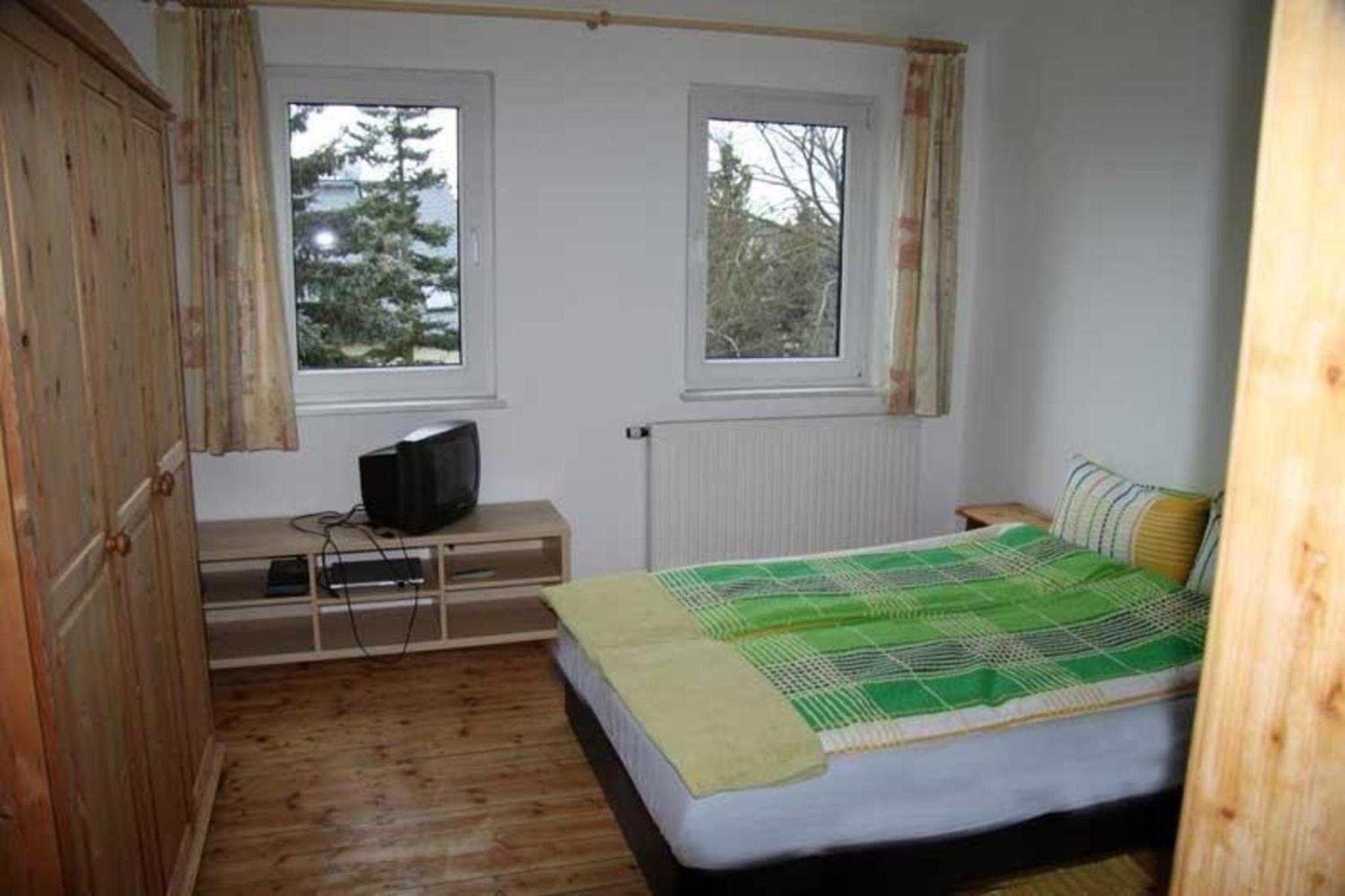 Schöne Ferienwohnung in Ebersdorf mit Grill und Garten
