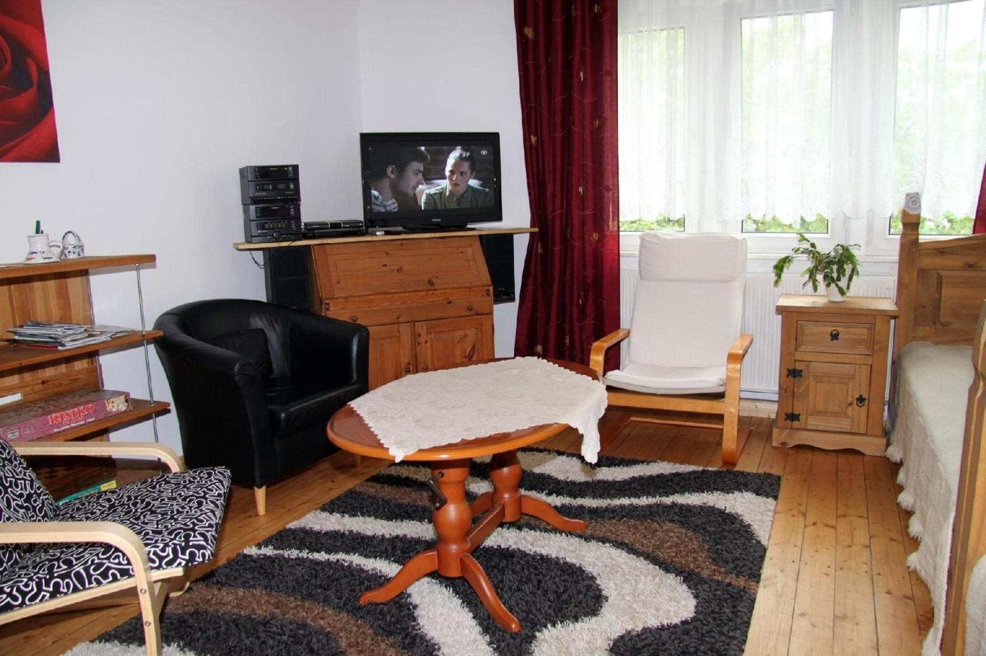 Schöne Ferienwohnung in Ebersdorf mit Grill und Garten