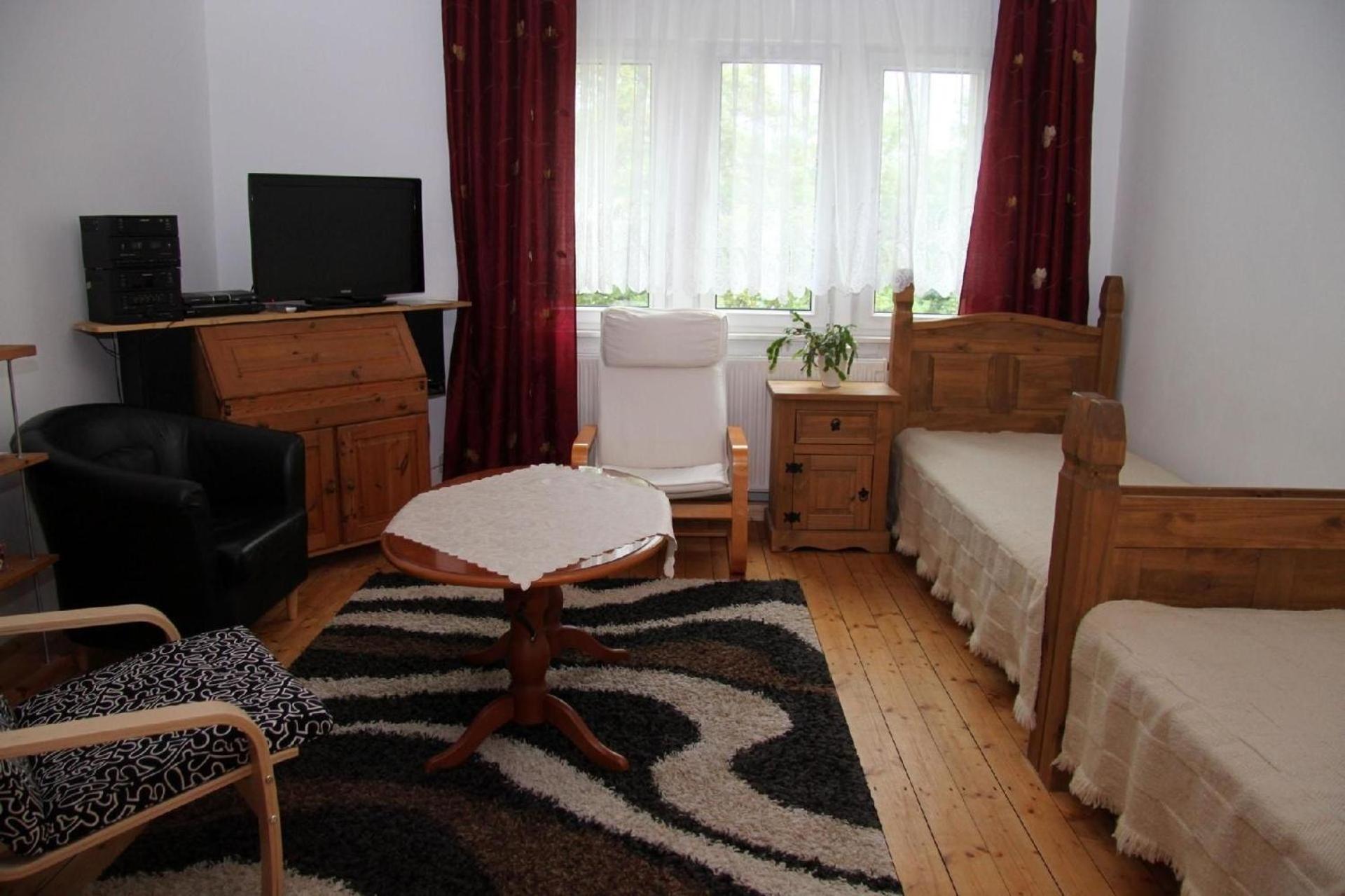 Schöne Ferienwohnung in Ebersdorf mit Grill und Garten