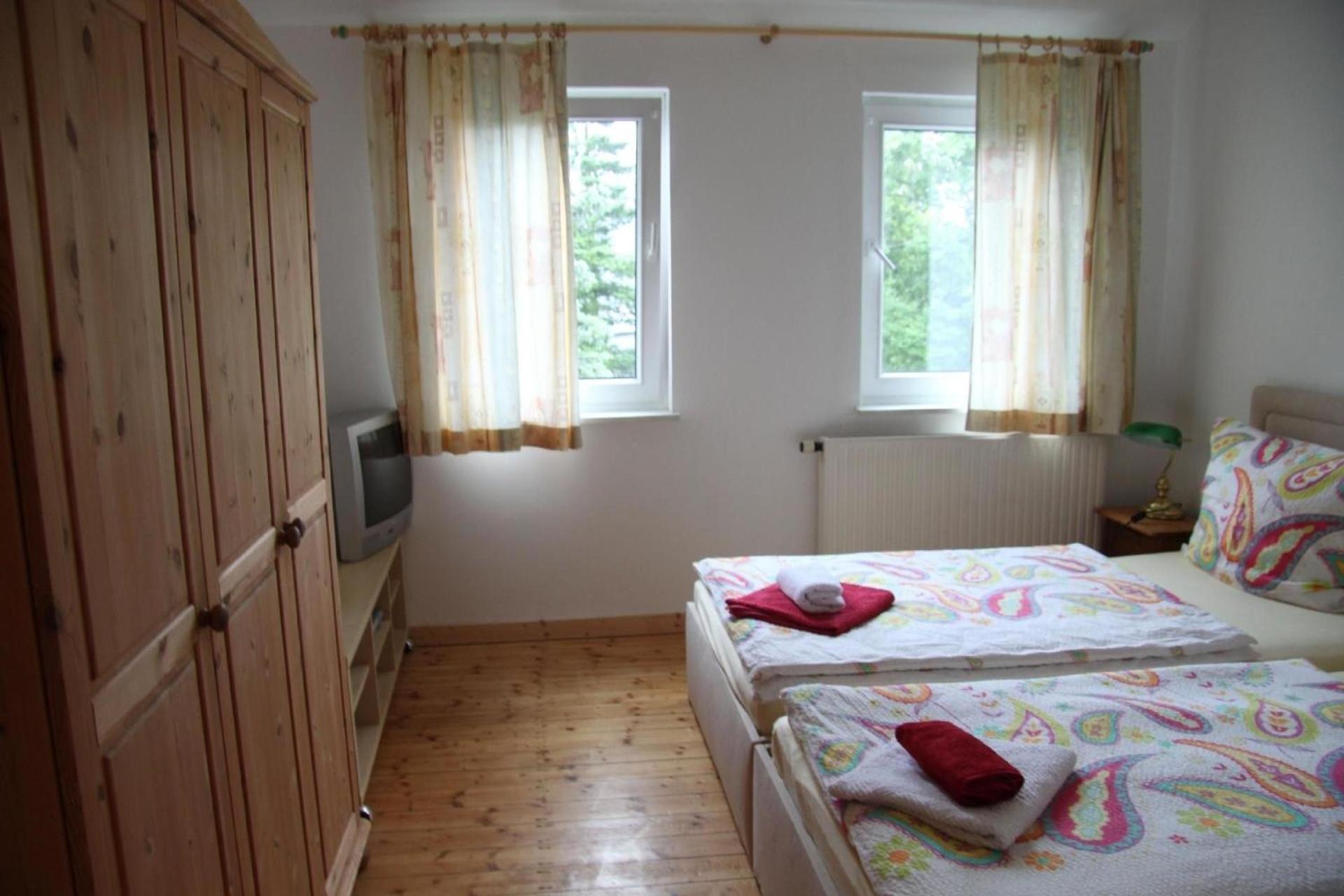 Schöne Ferienwohnung in Ebersdorf mit Grill und Garten