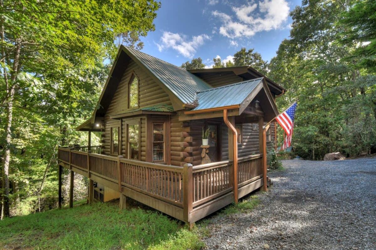 Woodland Escape- Cozy Secluded Dog Friendly Cabin view 2