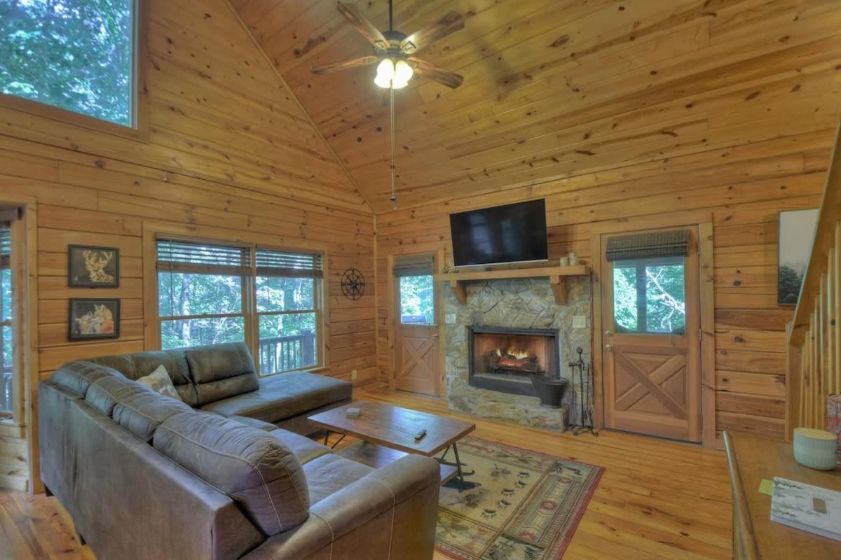 Woodland Escape- Cozy Secluded Dog Friendly Cabin view 4