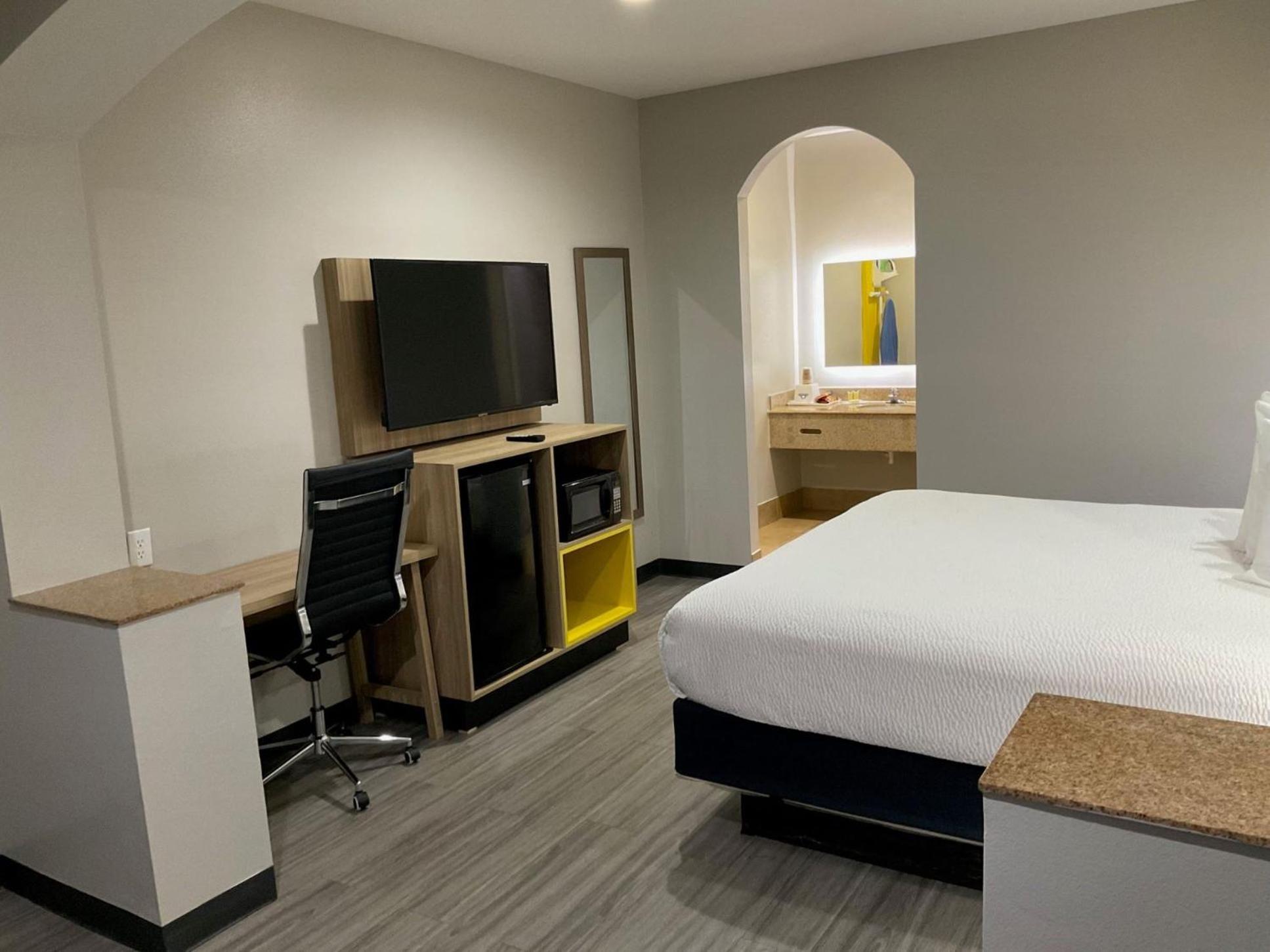 Days Inn by Wyndham Humble/Houston Intercontinental Airport - Property Image 13