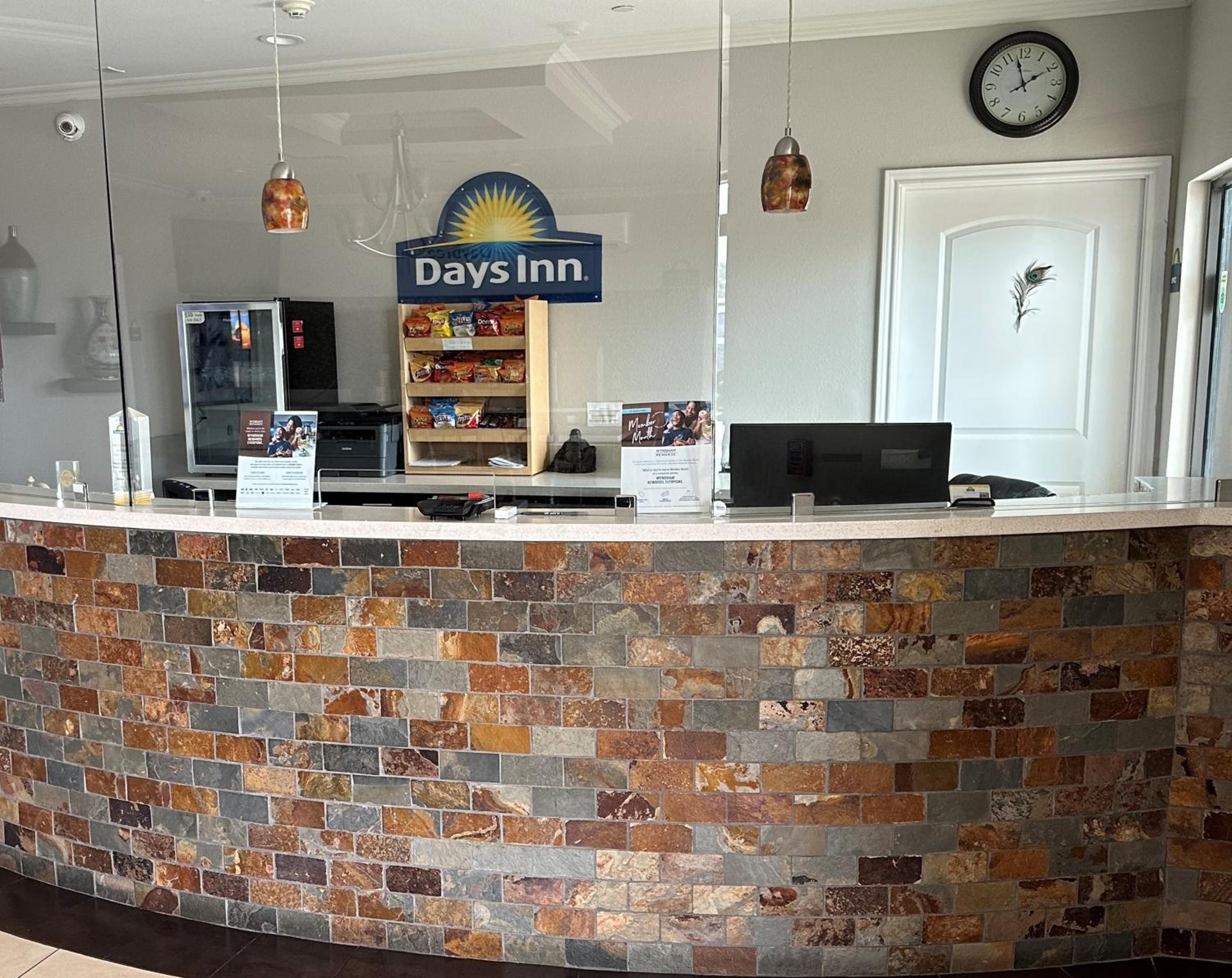 Days Inn by Wyndham Humble/Houston Intercontinental Airport - Property Image 1