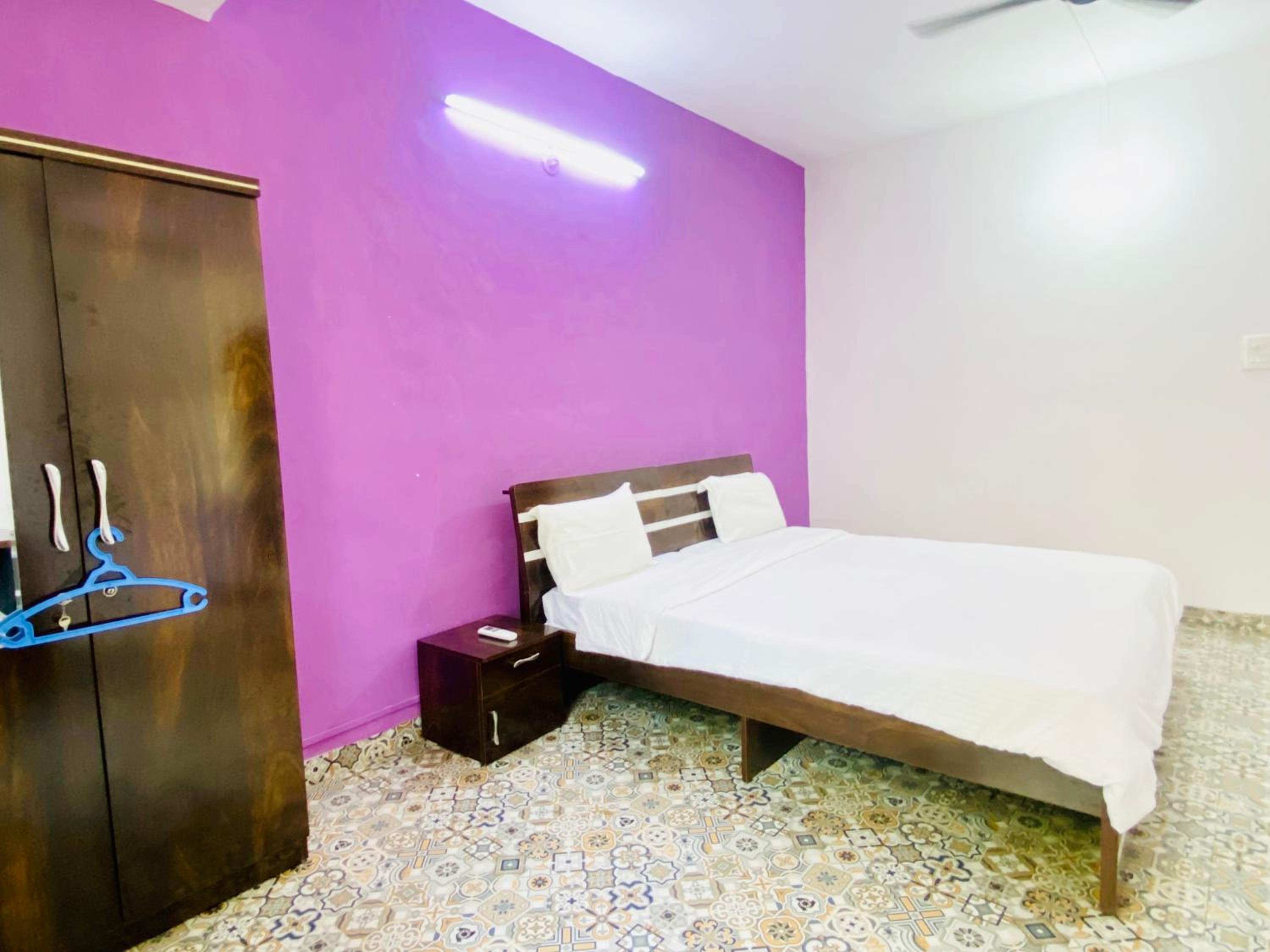 Budget Private Ac Room with Kitchen Near Osho Garden