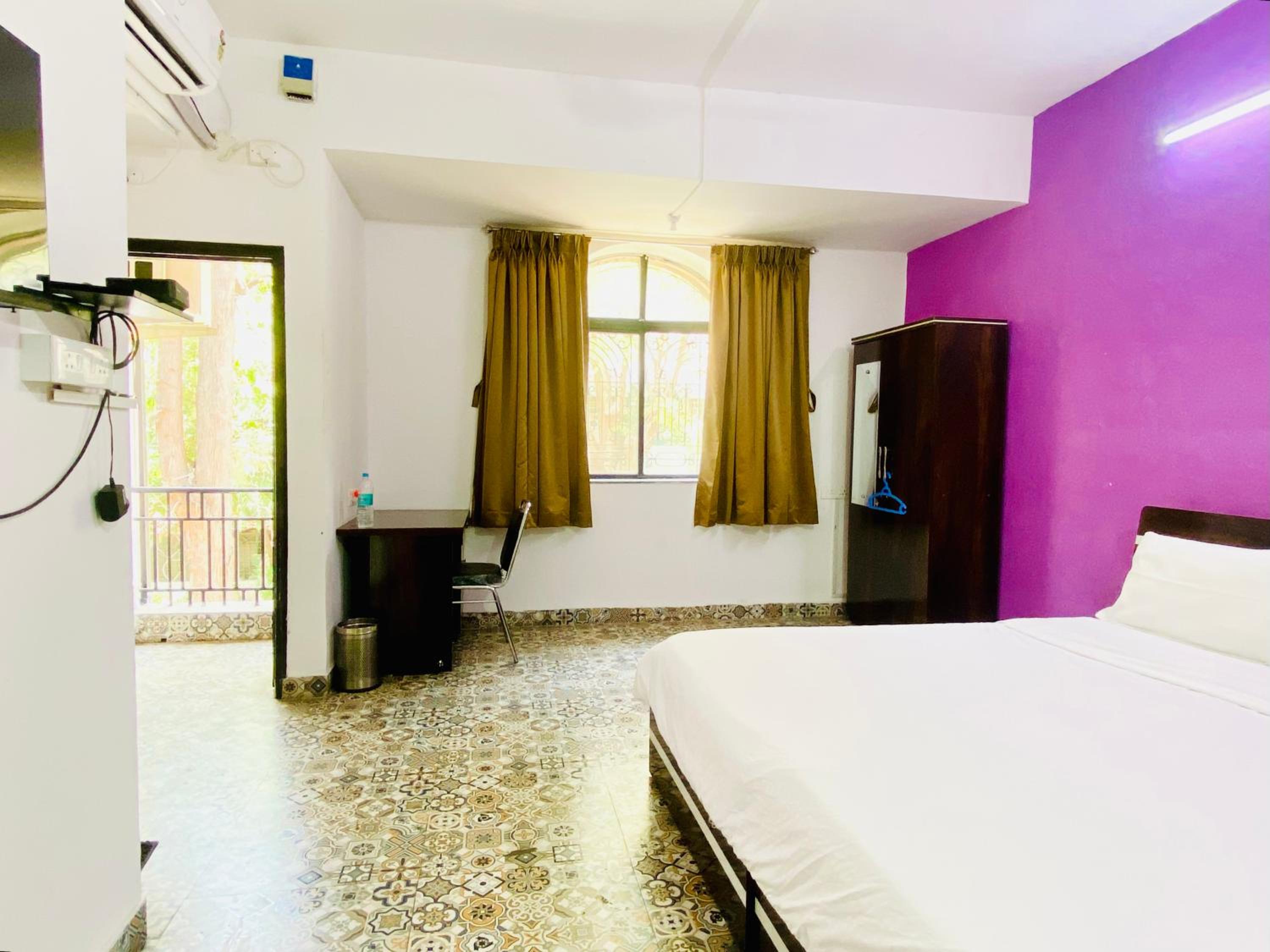 Budget Private Ac Room with Kitchen Near Osho Garden