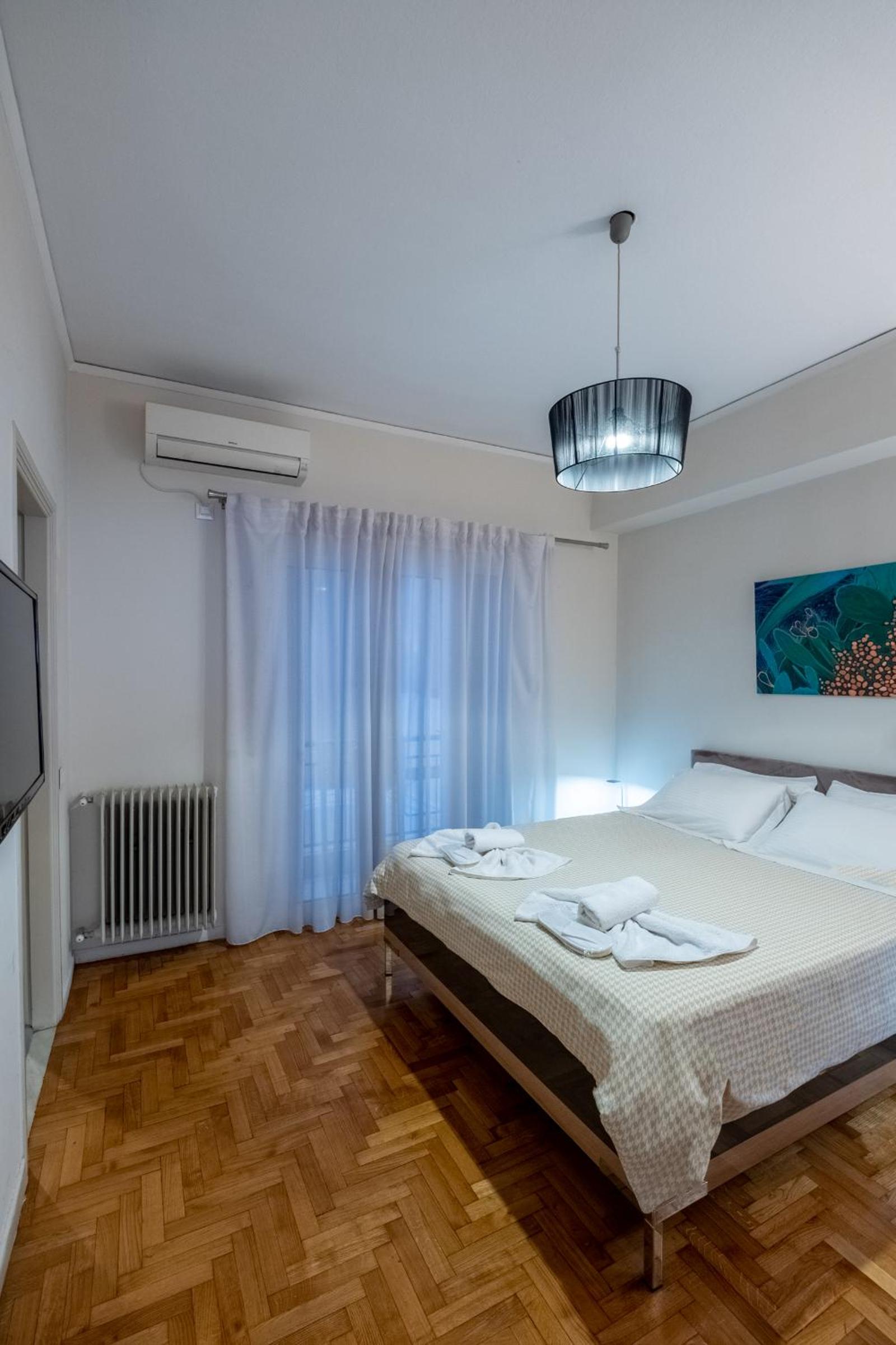 Oro's Stylish Kolonaki Flats Next to Metro & Museums