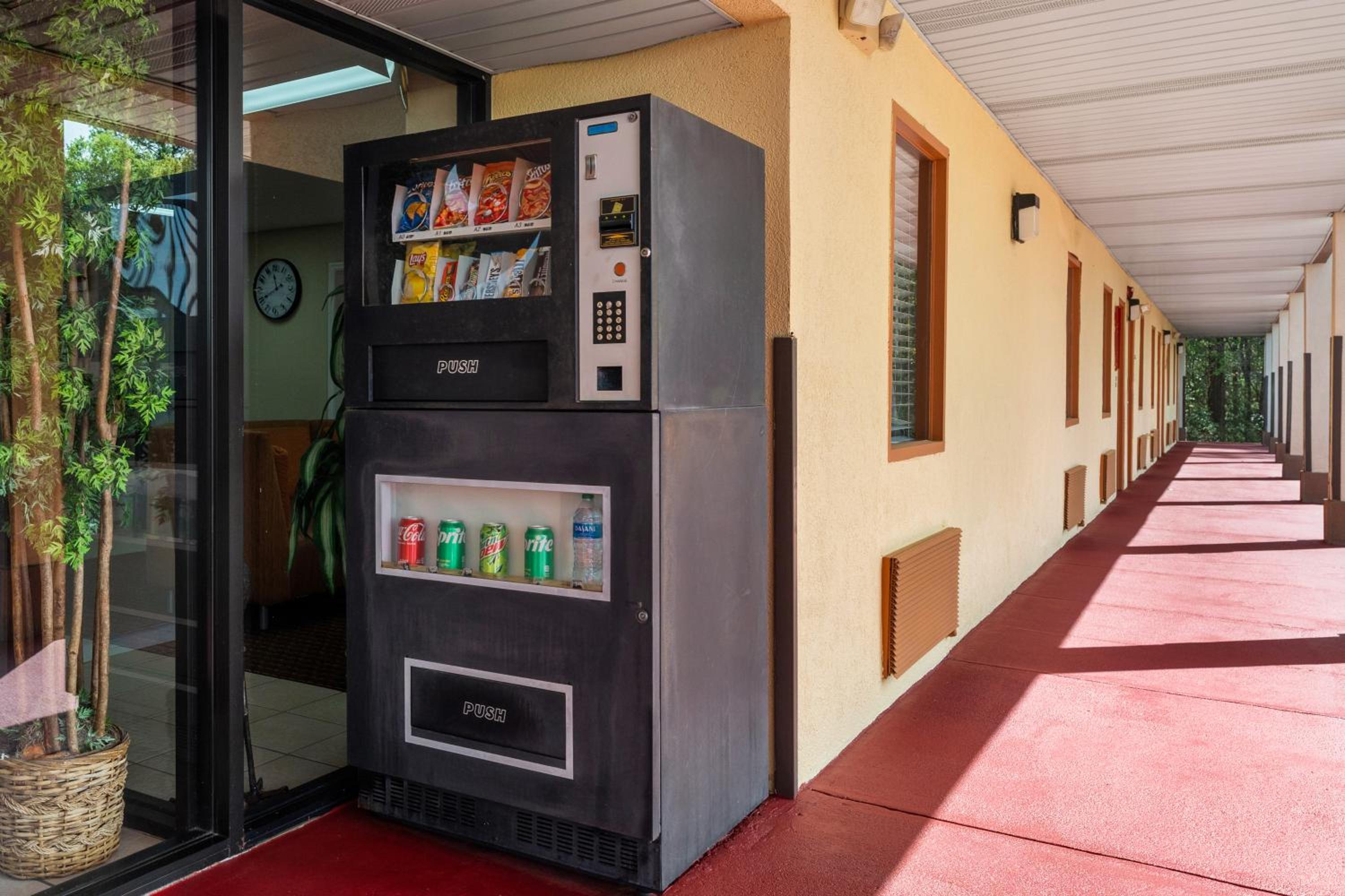 Americus Vacations - Americas Best Value Inn-Montezuma - Property Image 4