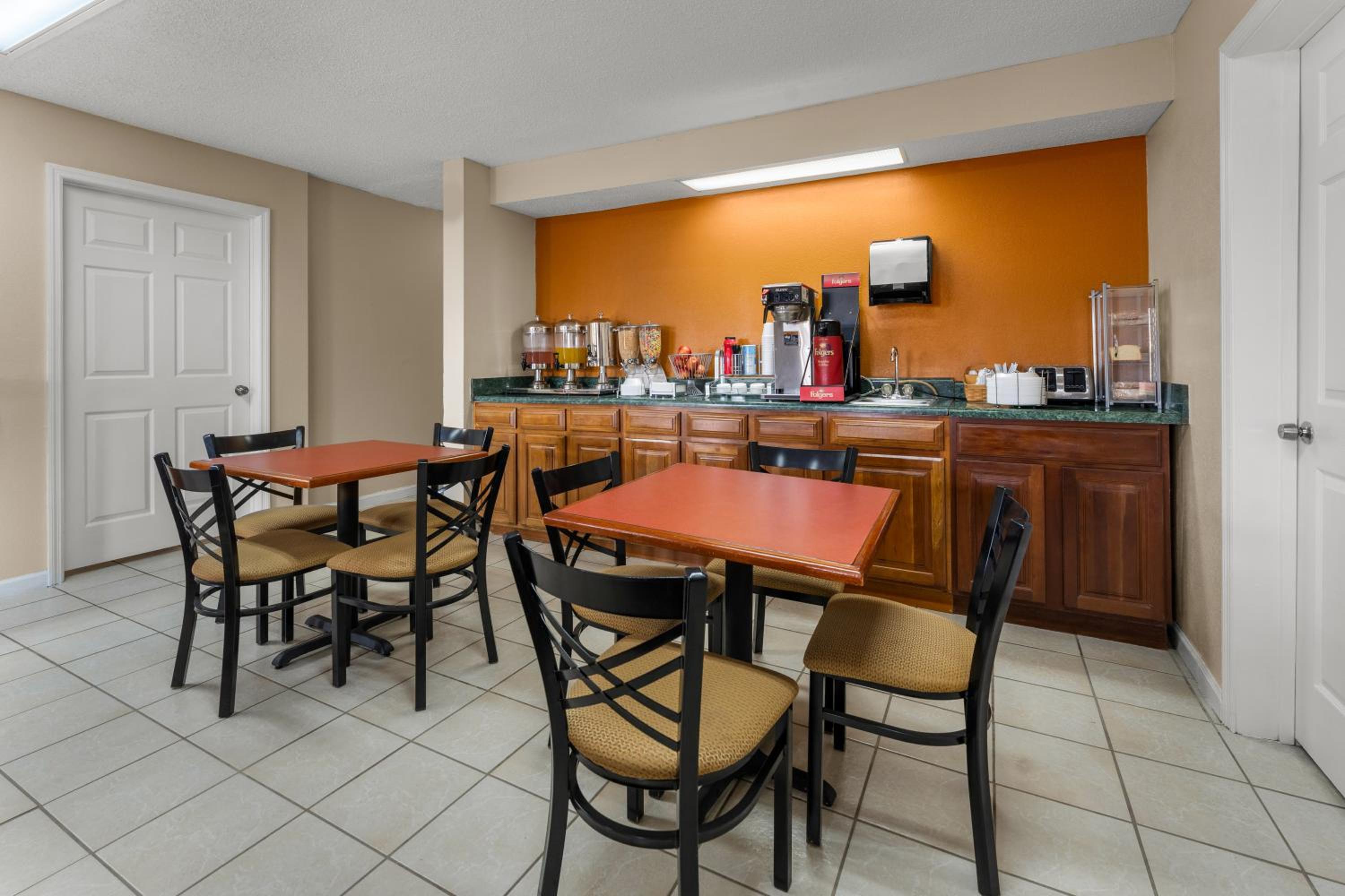 Americas Best Value Inn-Montezuma, 사진 19