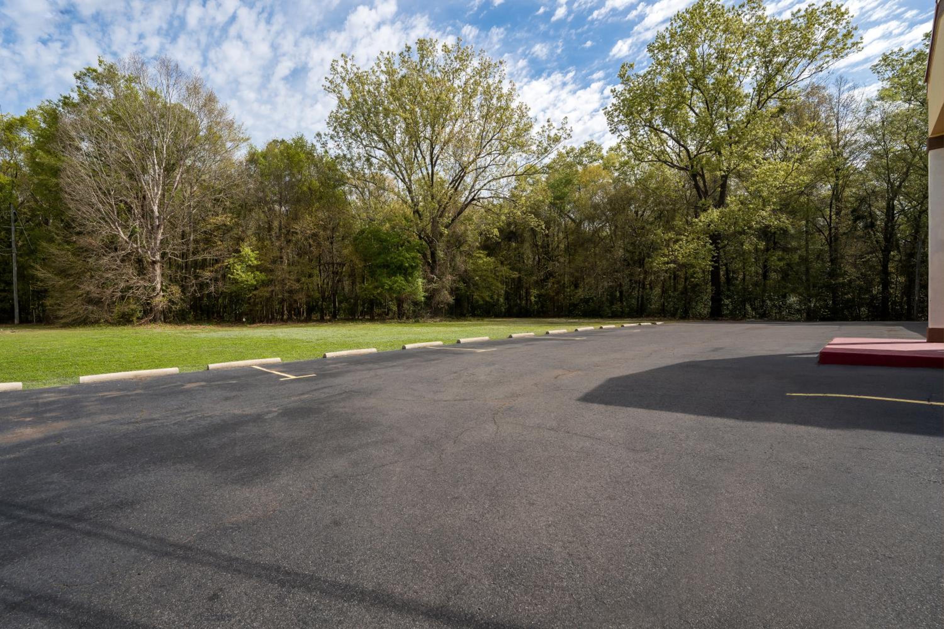 Americas Best Value Inn-Montezuma - Property Image 7