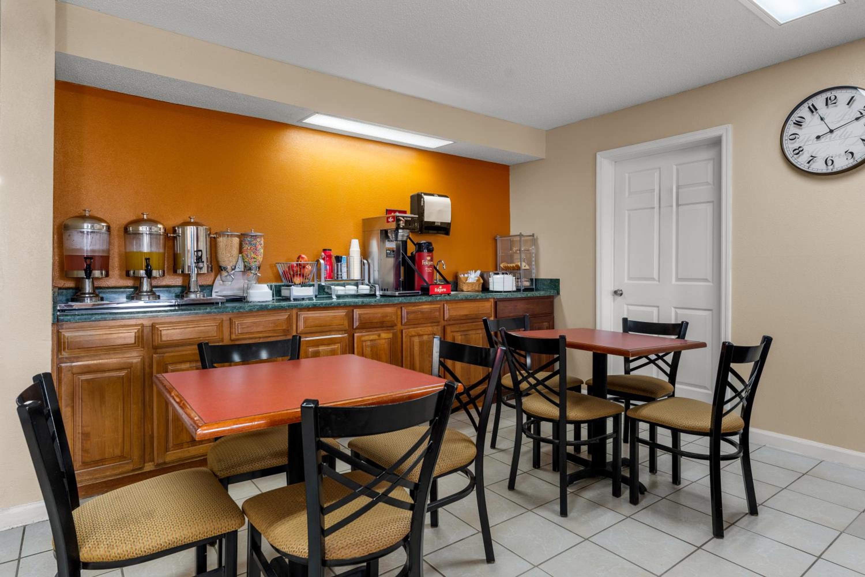 Americas Best Value Inn-Montezuma, 사진 7