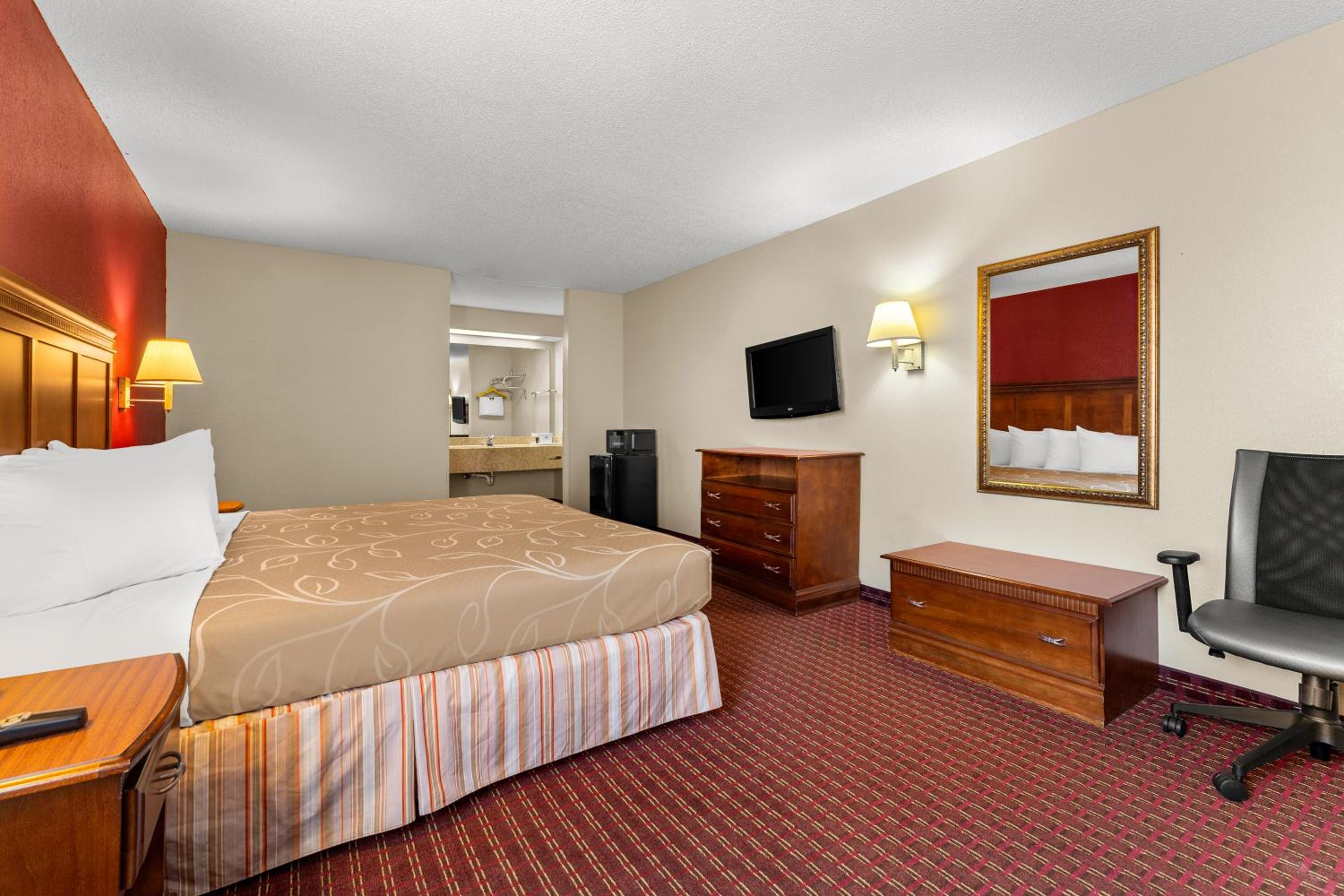 Americas Best Value Inn-Montezuma, 사진 13