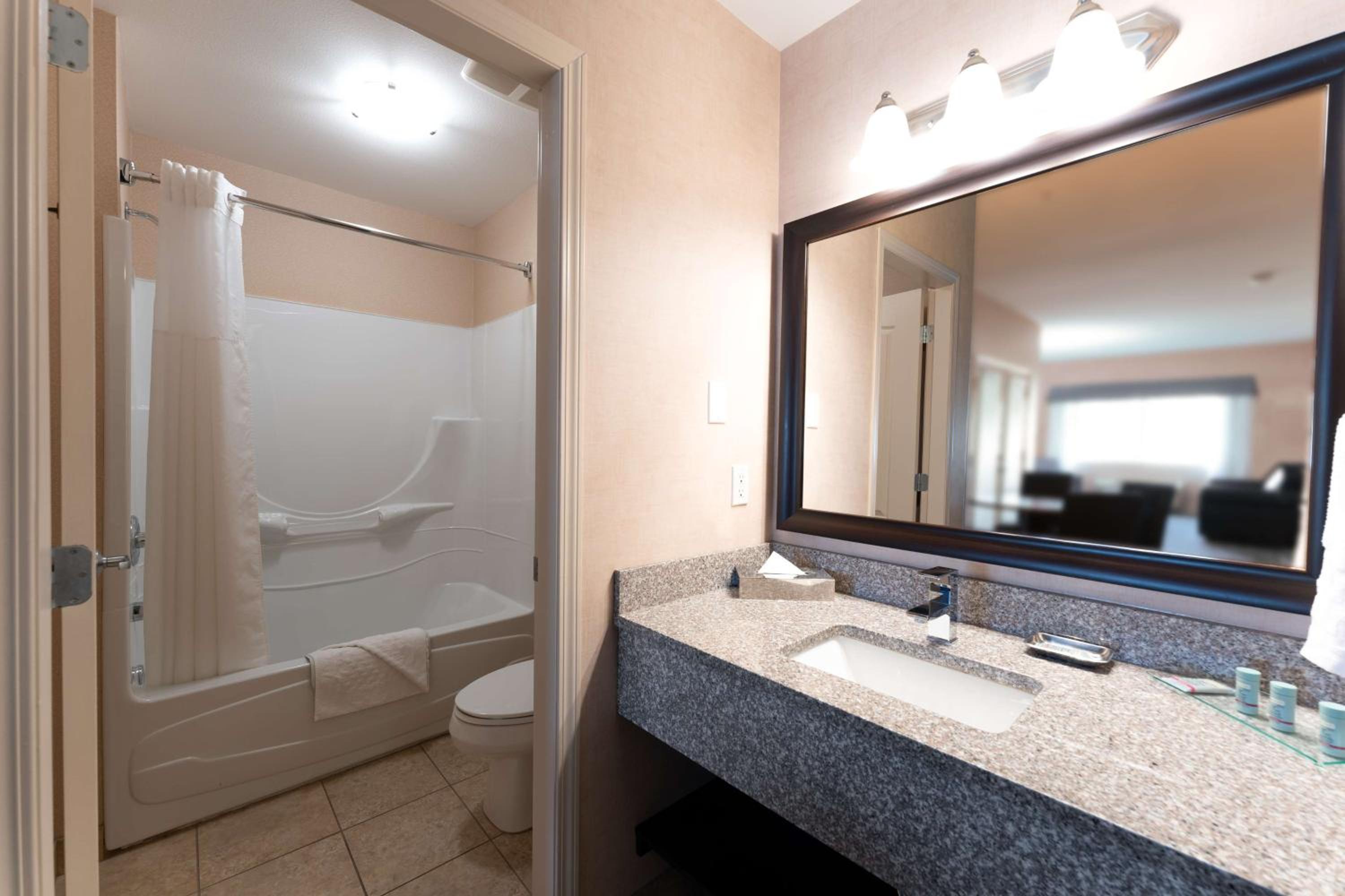 Cranbrook Vacations - Cranbrook Hotel, BW Premier Collection - Property Image 12