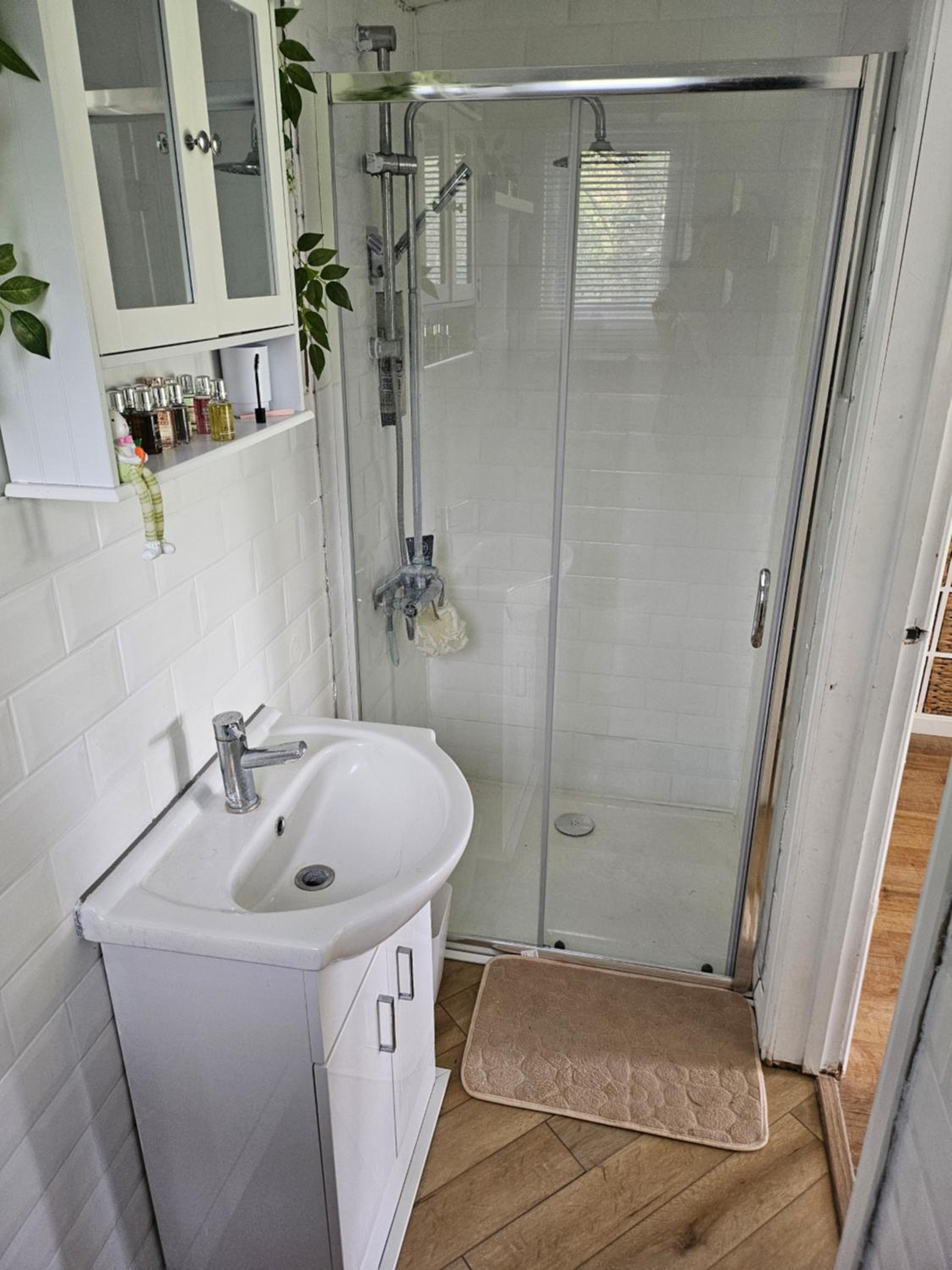 Dunmow 1-Bed Cabin Sleeps 4 10 mins to Stansted view 4