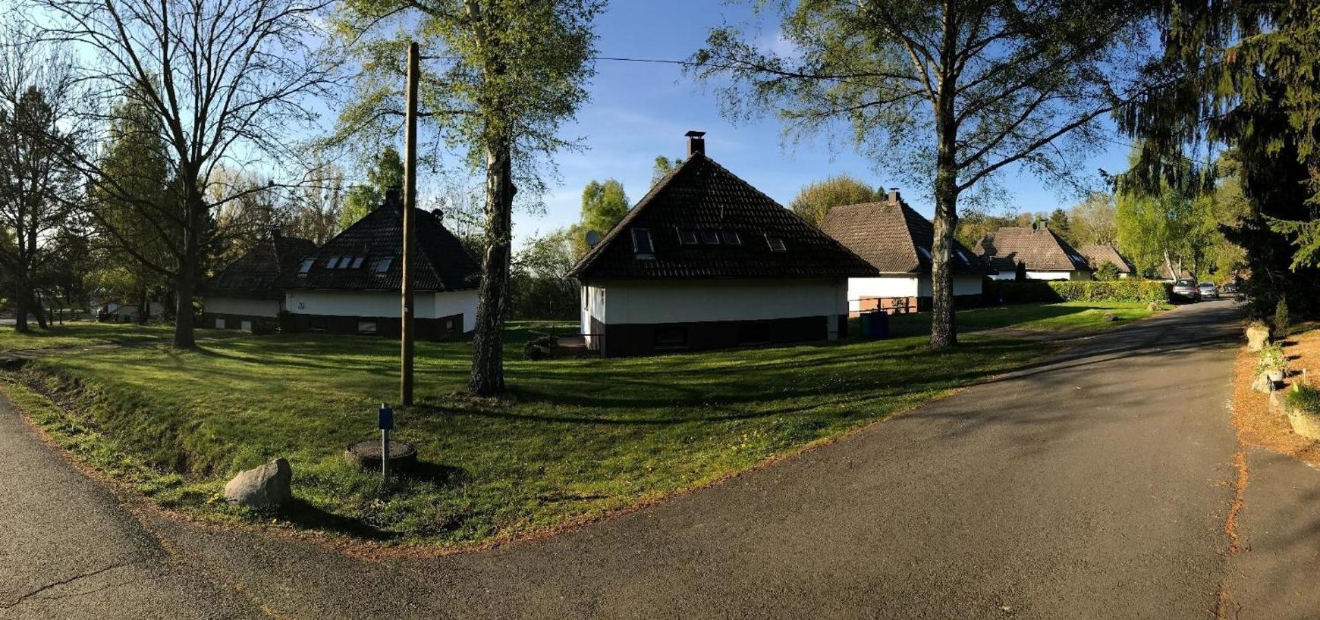 Idyllisches Ferienhaus mit Balkon und Garten