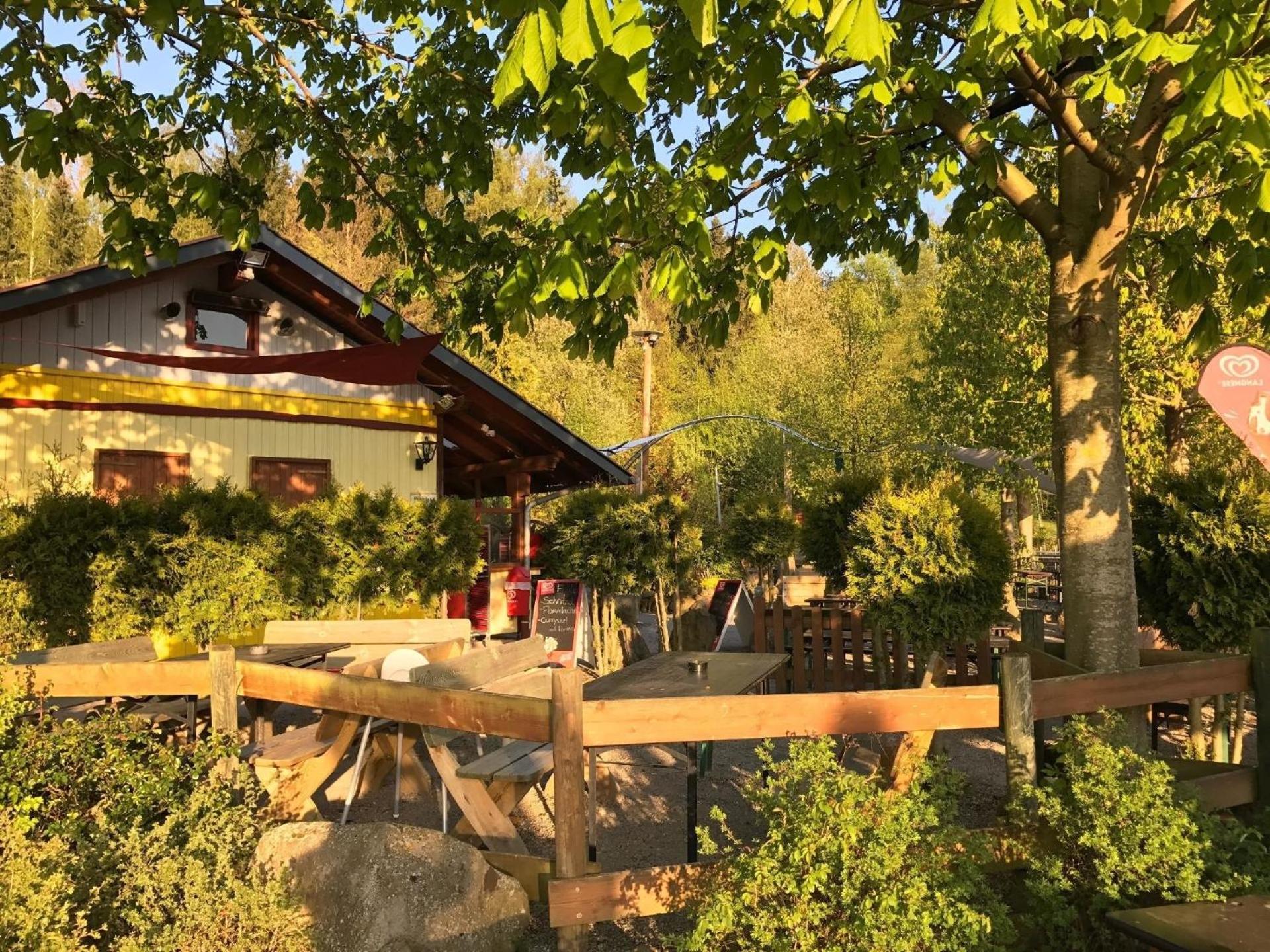 Idyllisches Ferienhaus mit Balkon und Garten