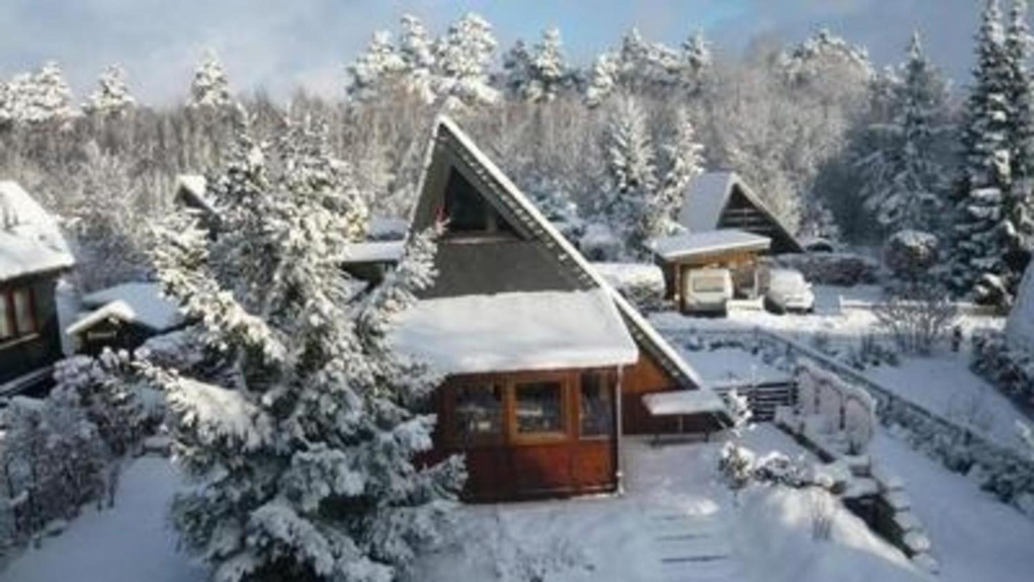 Ferienhaus , Grosstyp , asbestfreies Dach Wintergarten und Waschkeller, Grill und Garten