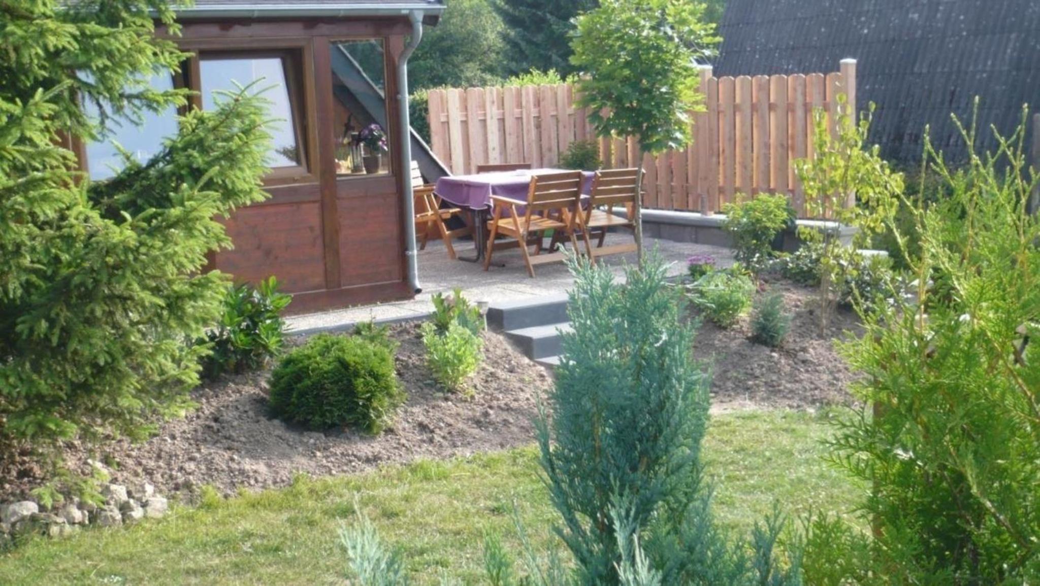 Ferienhaus , Grosstyp , asbestfreies Dach Wintergarten und Waschkeller, Grill und Garten