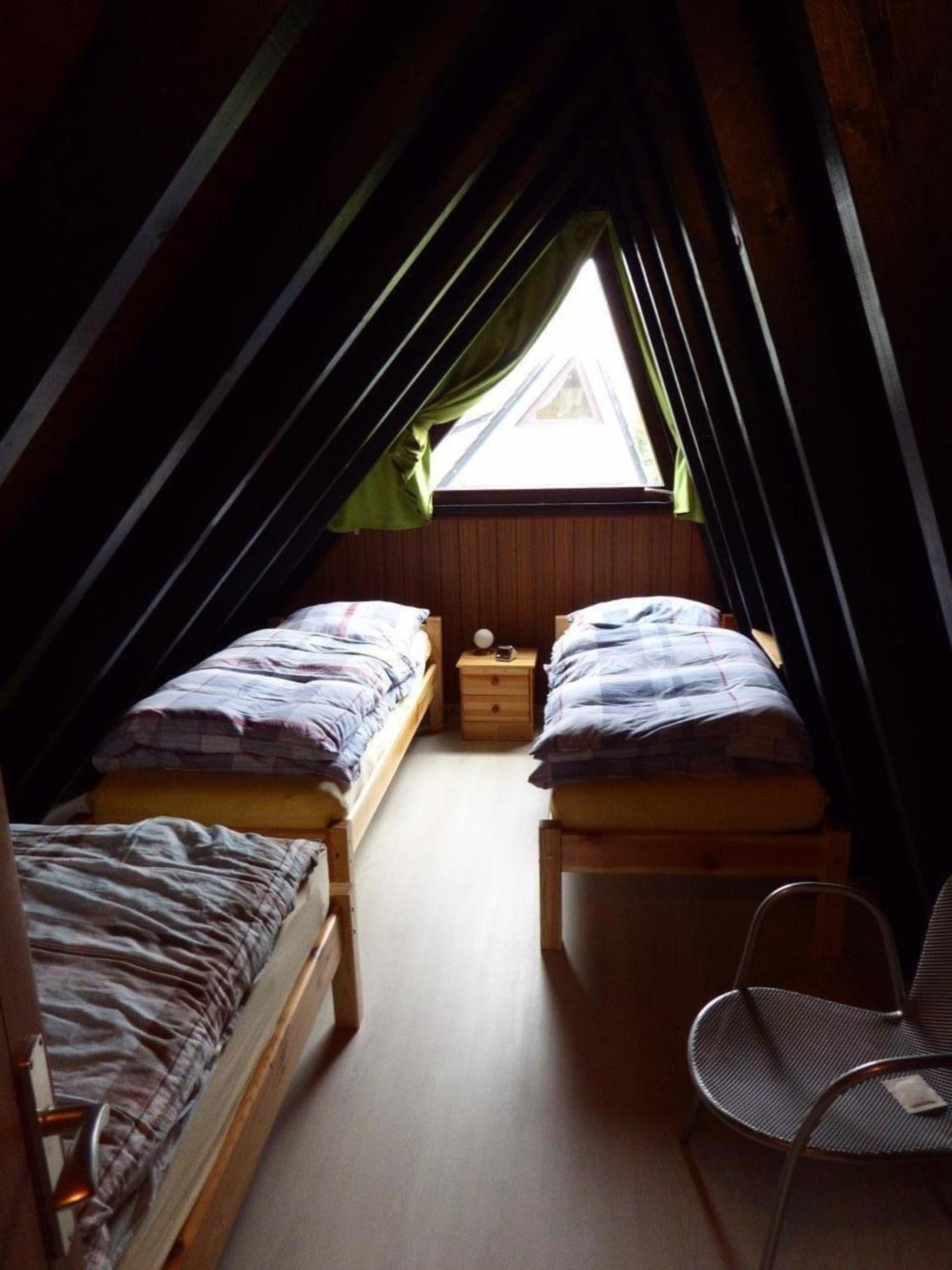 Ferienhaus , Grosstyp , asbestfreies Dach Wintergarten und Waschkeller, Grill und Garten