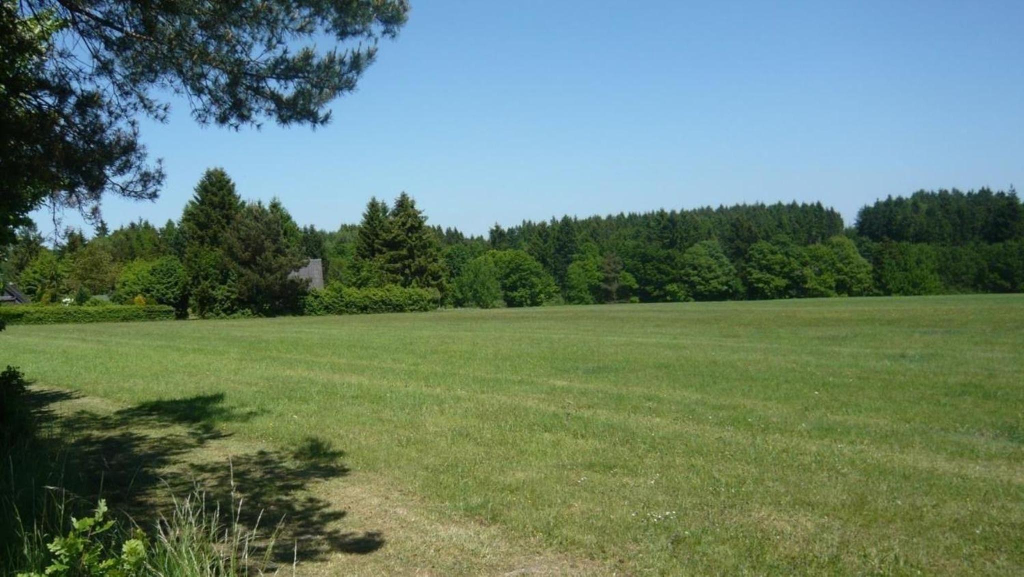 Ferienhaus , Grosstyp , asbestfreies Dach Wintergarten und Waschkeller, Grill und Garten