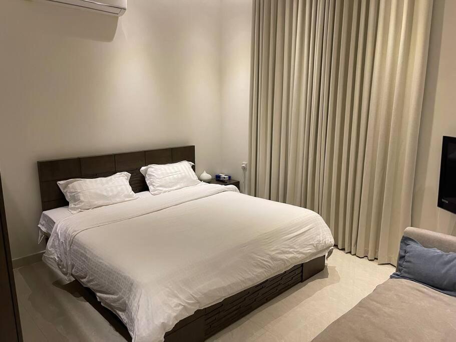 One-Bedroom Apartment - Unique Privacy and Location