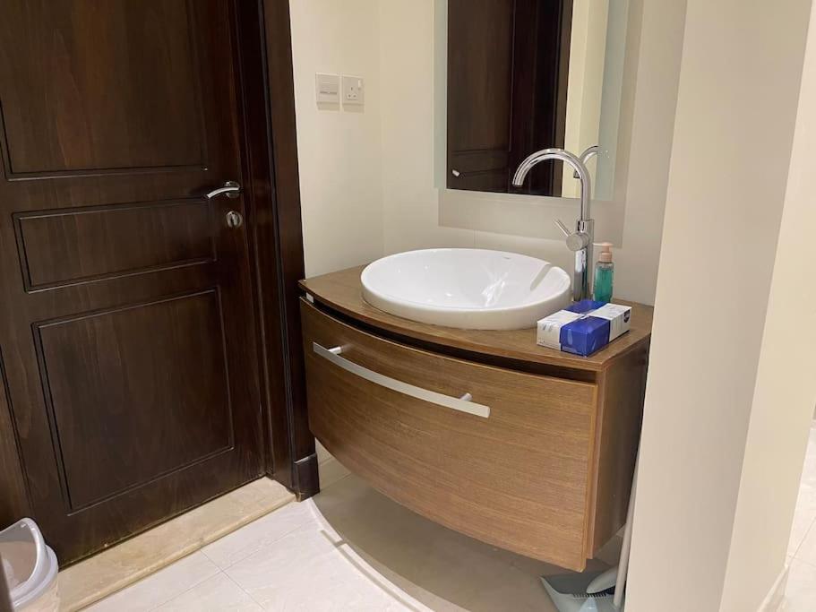 One-Bedroom Apartment - Unique Privacy and Location