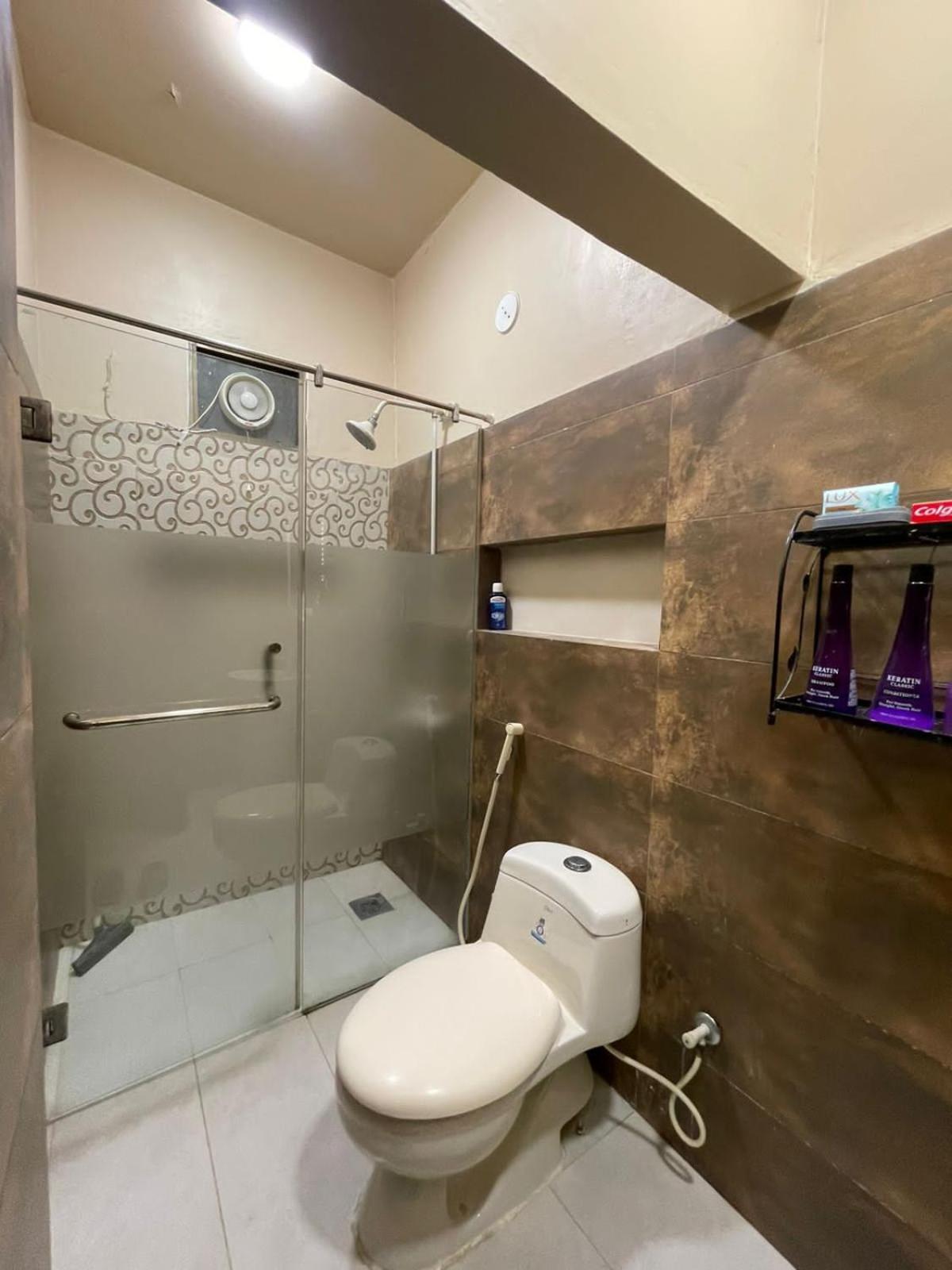 Cozy 2-Bed Portion at Gulshan Iqbal blk 7 view 5
