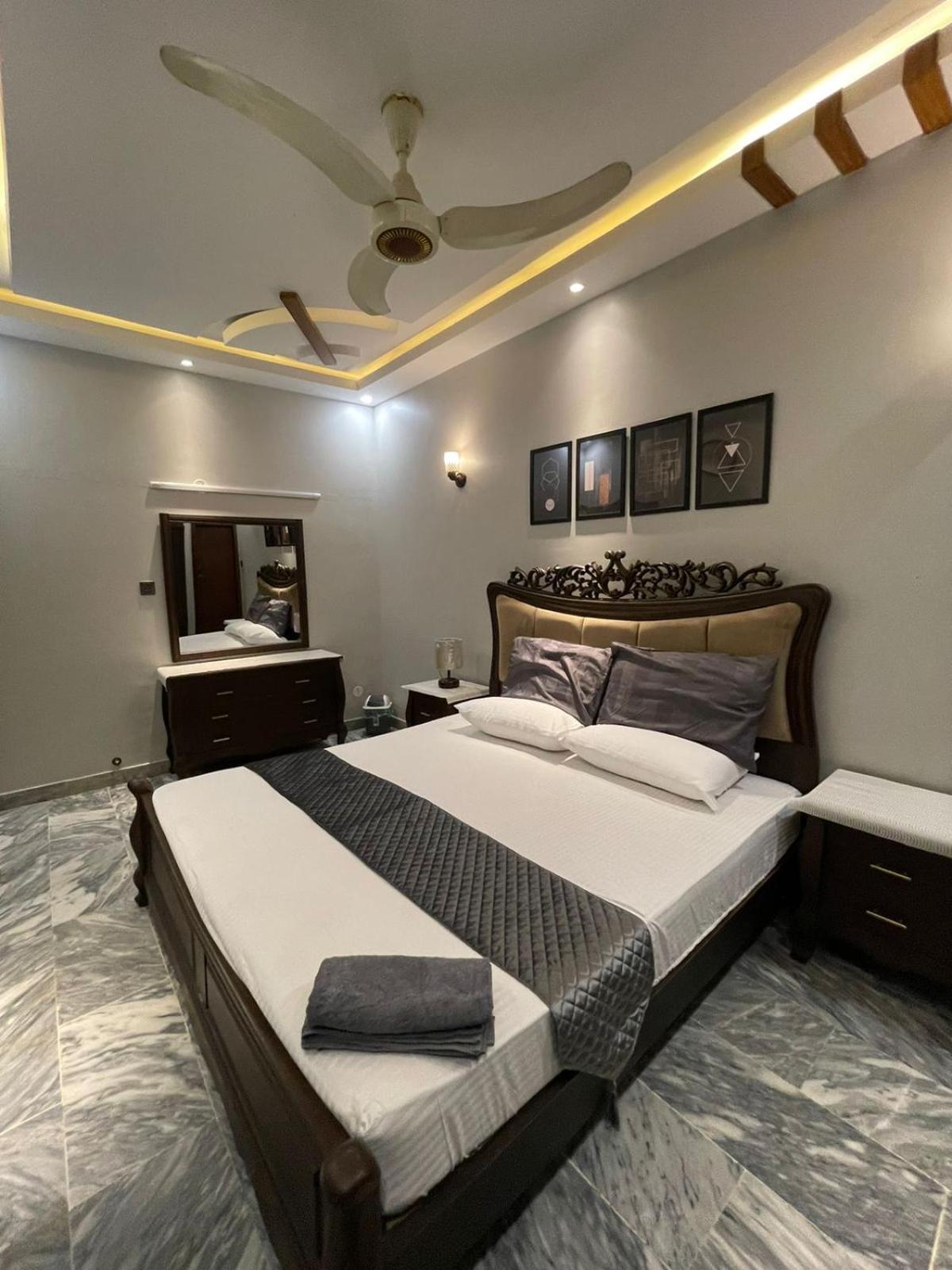 Cozy 2-Bed Portion at Gulshan Iqbal blk 7 view 4