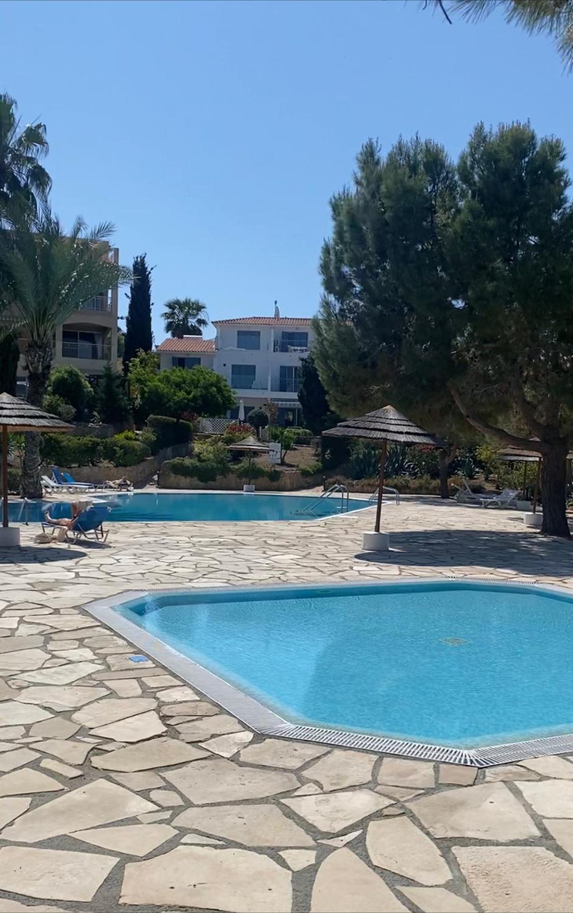 Newly renovated- Regina Gardens 1, Venus Beach 500 m, Sea&Sunsets view, license ooo7141