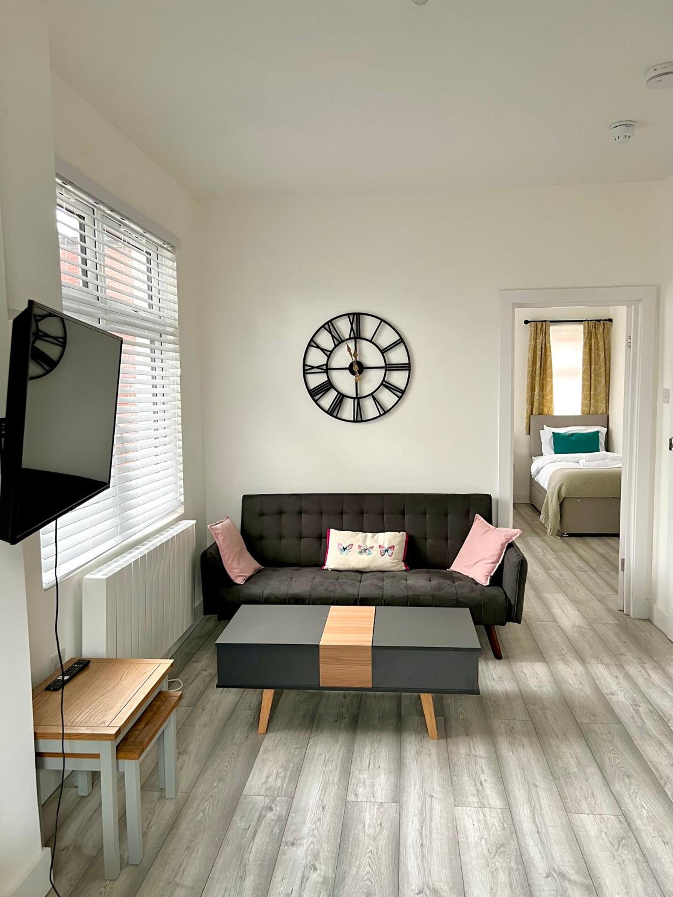 Luton flat with parking