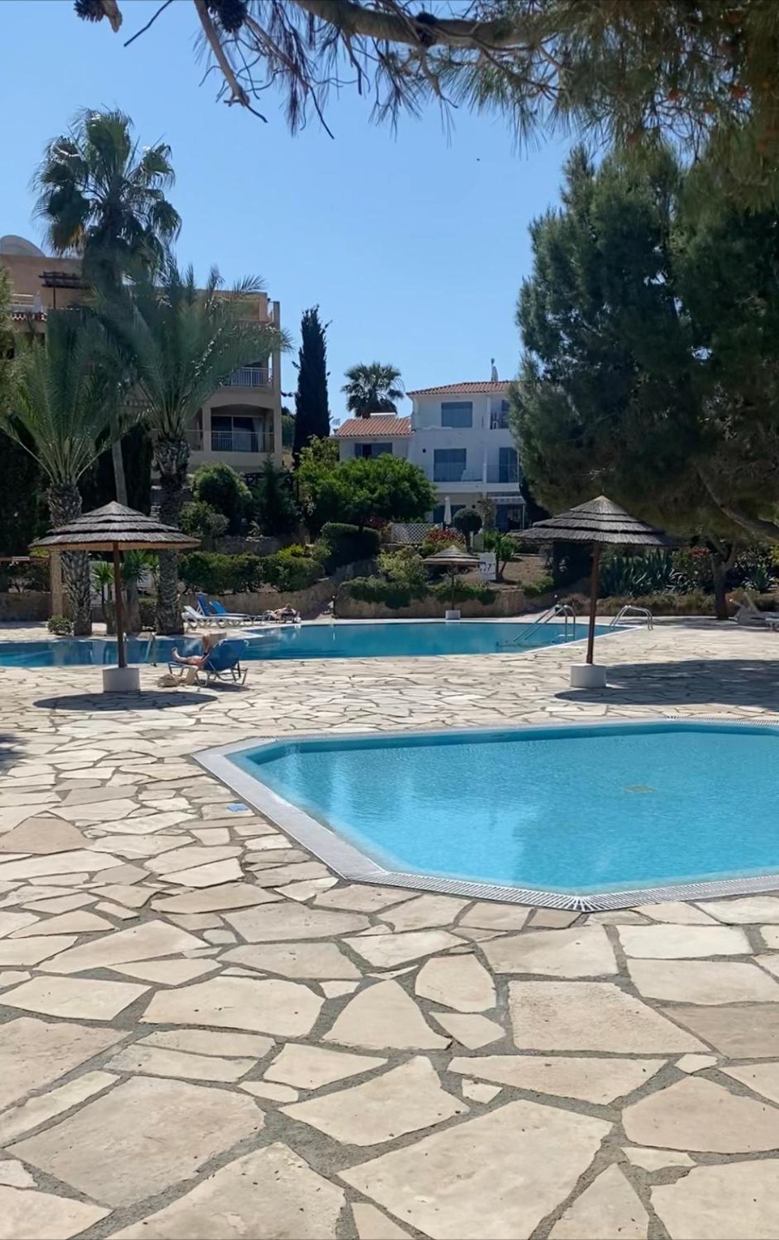 Newly renovated- Regina Gardens 1, Venus Beach 500 m, Sea&Sunsets view, license ooo7141
