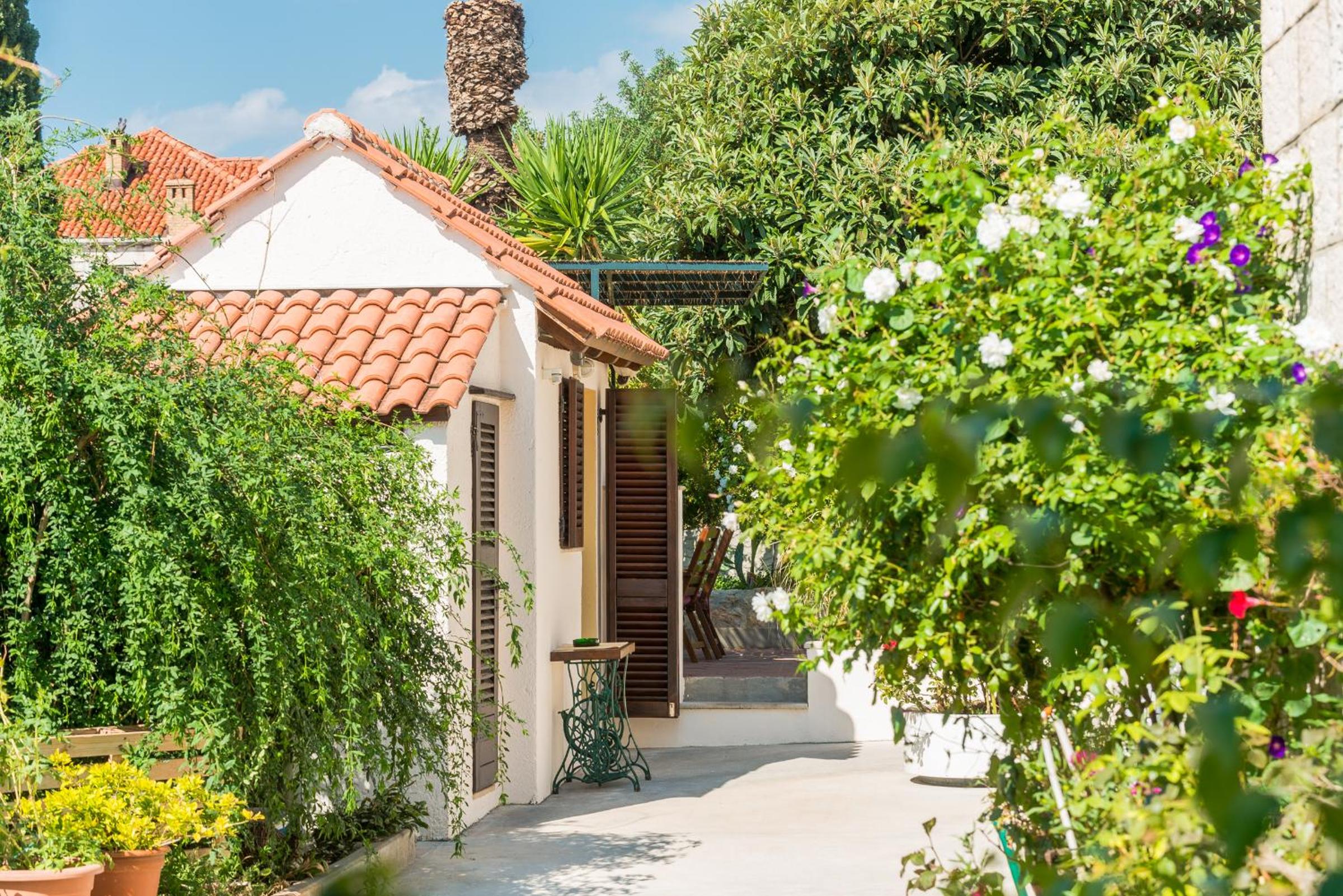 Hotel Apartments Miljas 2 - Image 1