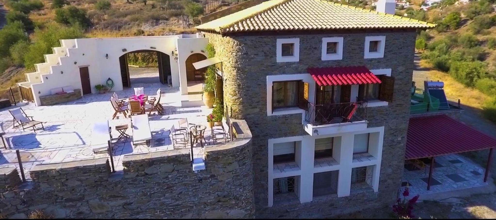 Geräumiges Ferienhaus mit Pool auf Salamina