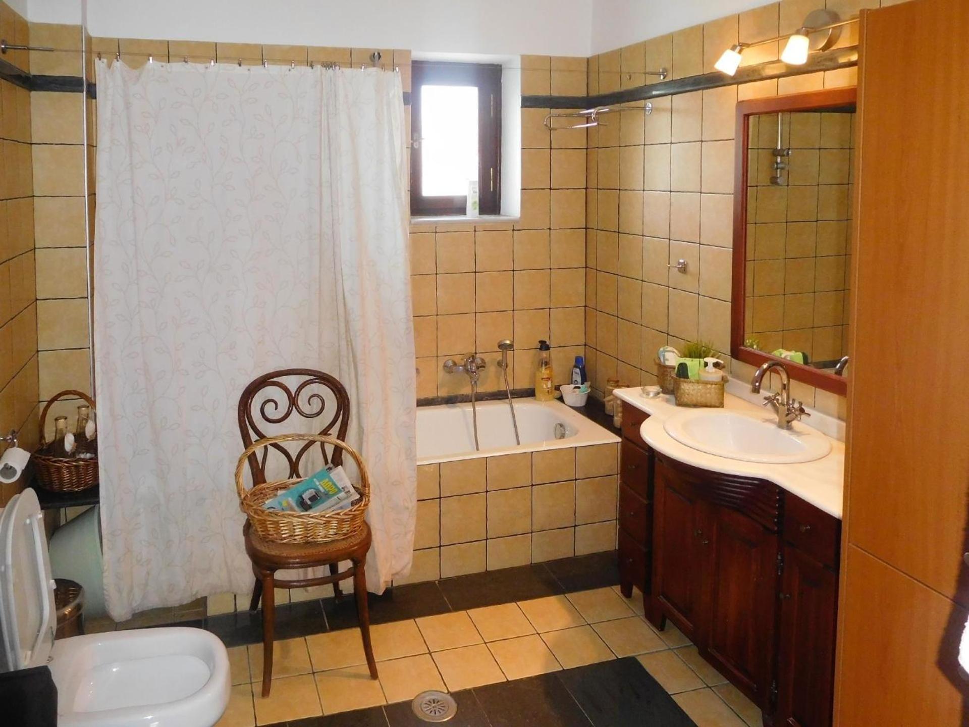 Geräumiges Ferienhaus mit Pool auf Salamina